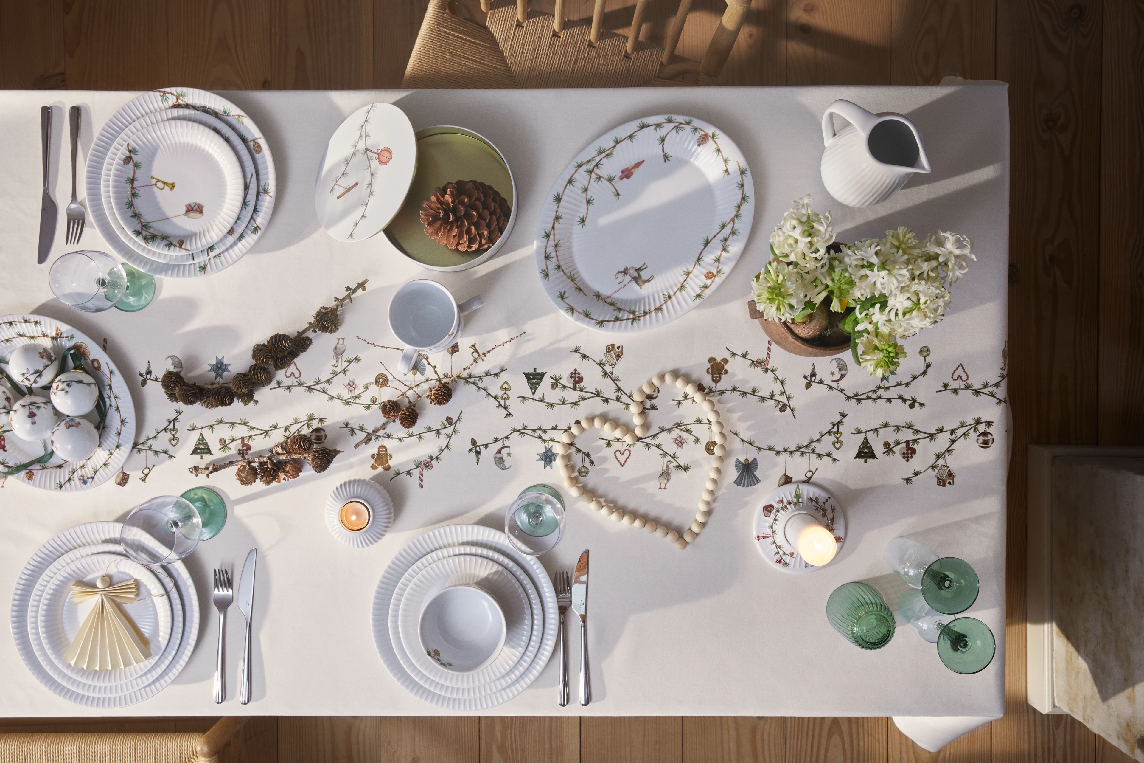 Förvaringsburkar Ø20/Ø22 2 st. från Kähler i färgen Vit m. deko, tillverkad av Metall