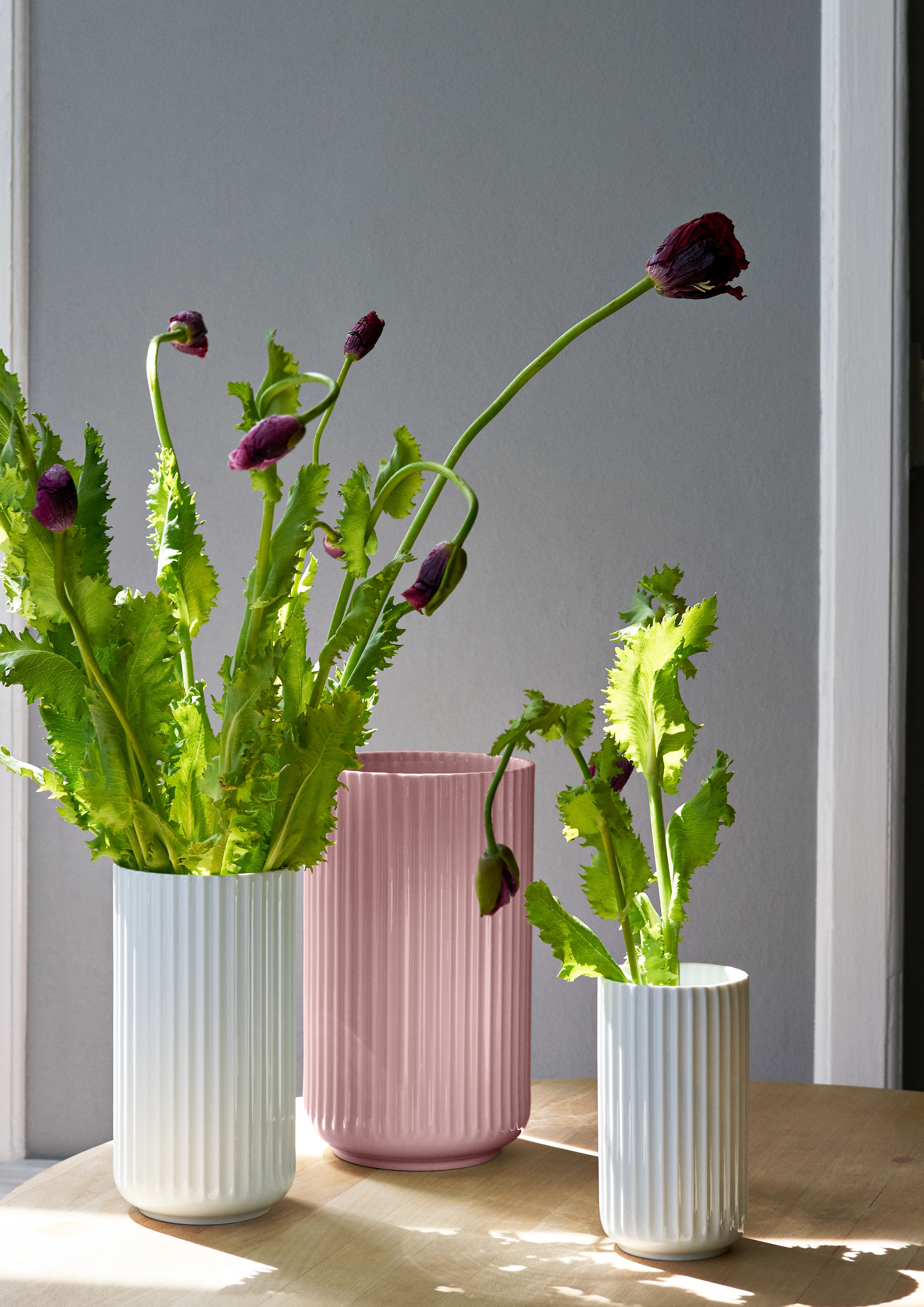 Vas H25 cm från Lyngby Porcelæn i färgen Rosa, tillverkad av Keramik