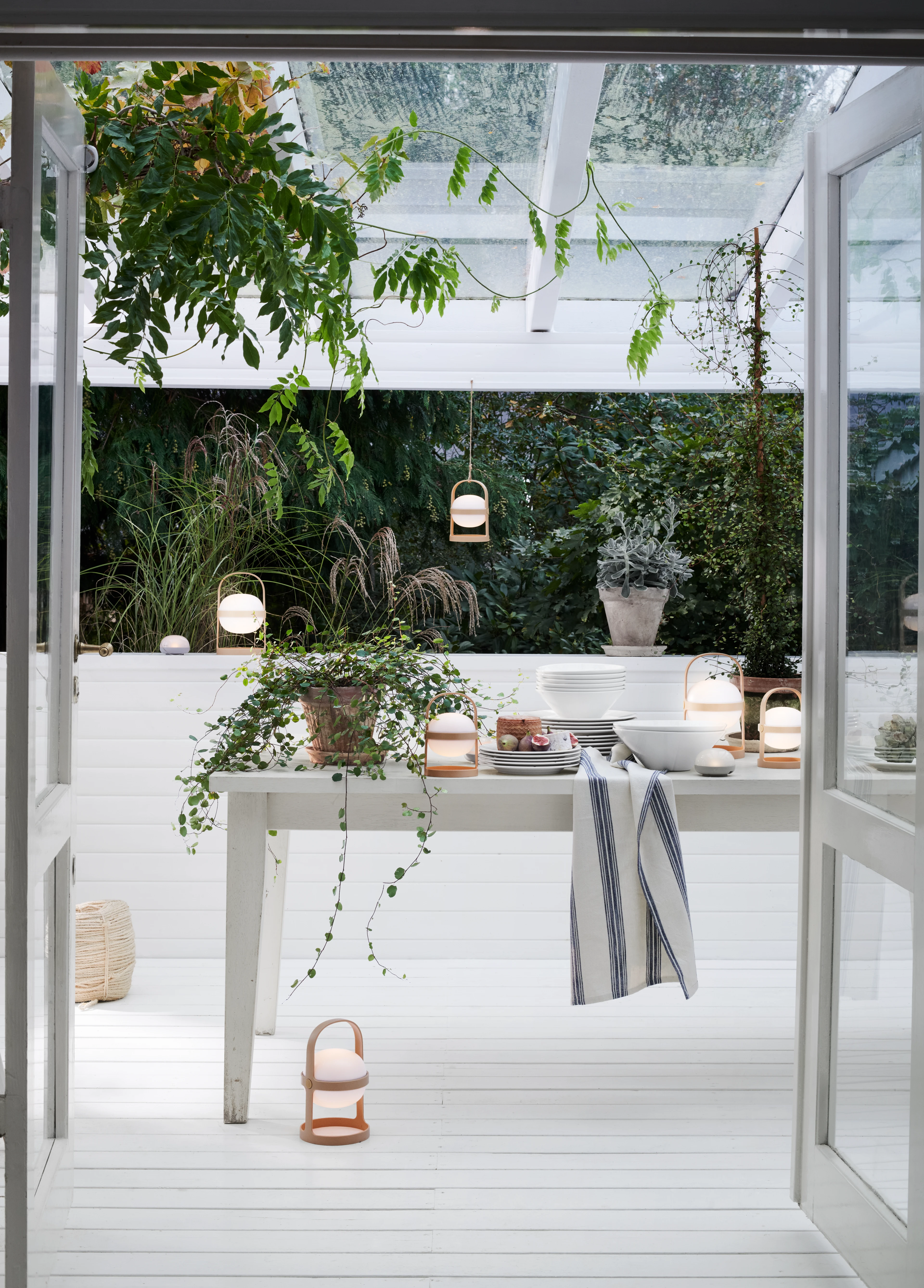 Solar Circular H25 from Rosendahl in Wheat color, made of Plastic