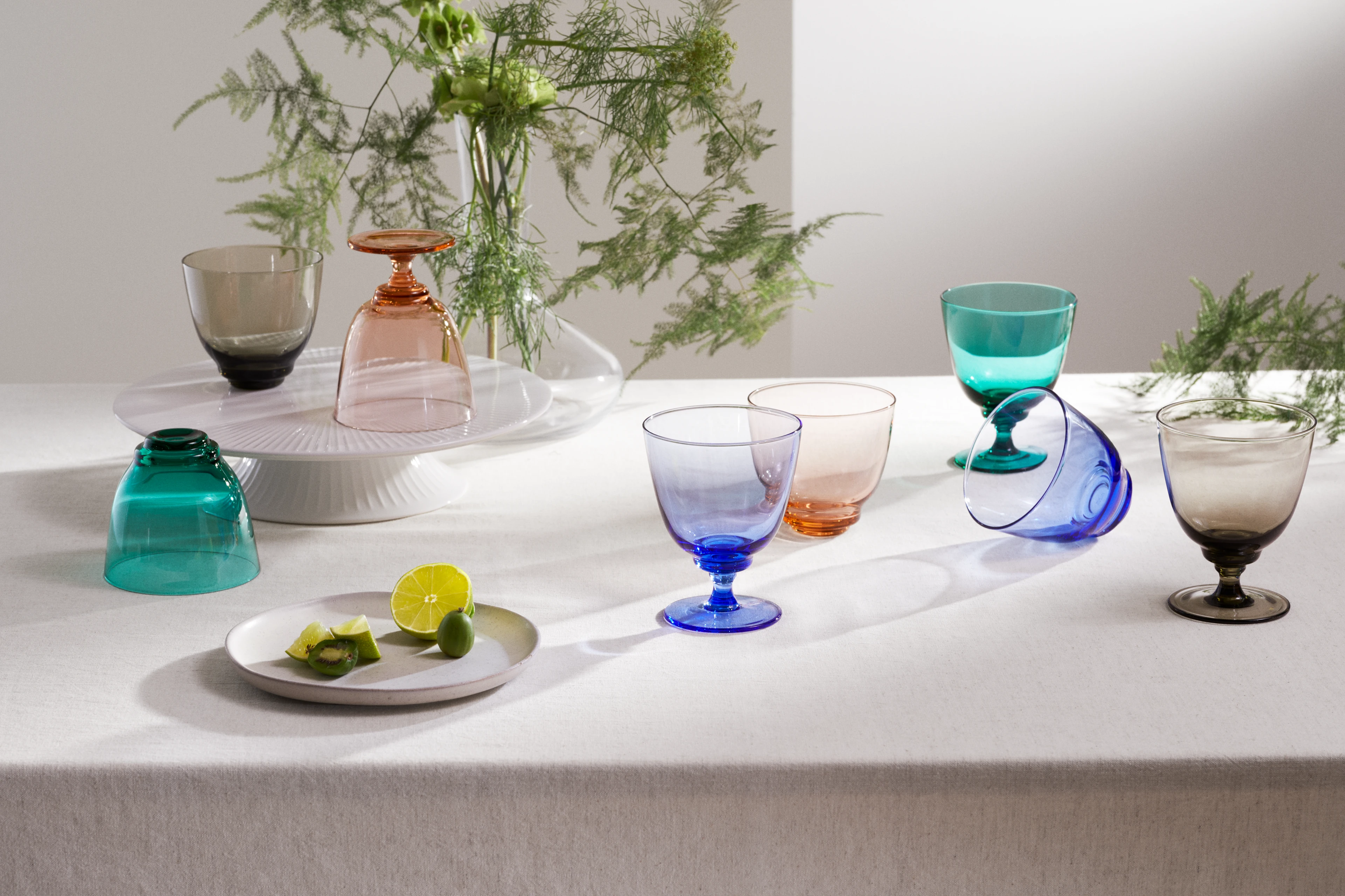 Glass med stett 35 cl fra Holmegaard i fargen Mørk blå, laget av Glass