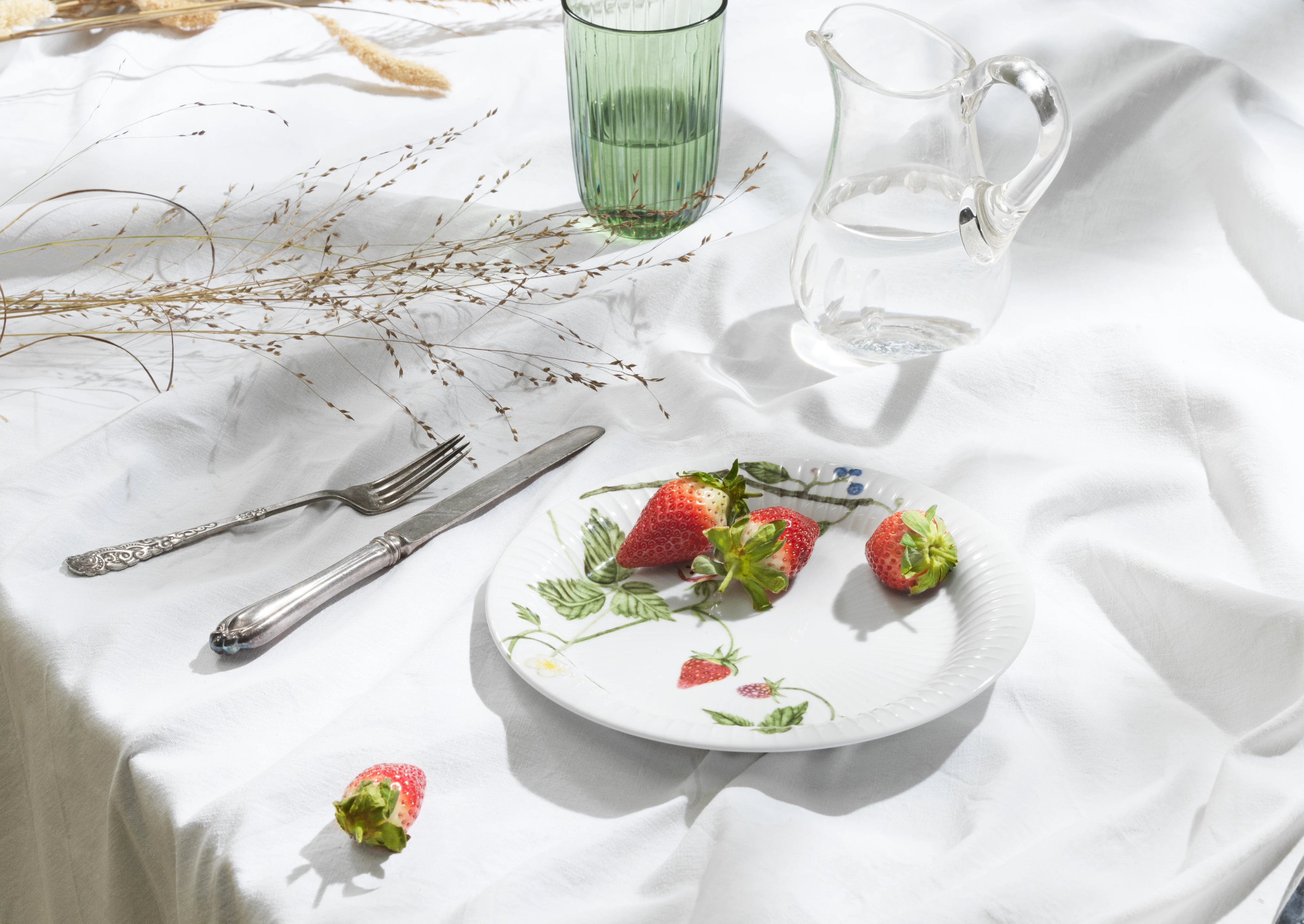 Teller Ø22 cm von Kähler in der Farbe Summer Berries, hergestellt aus Keramik