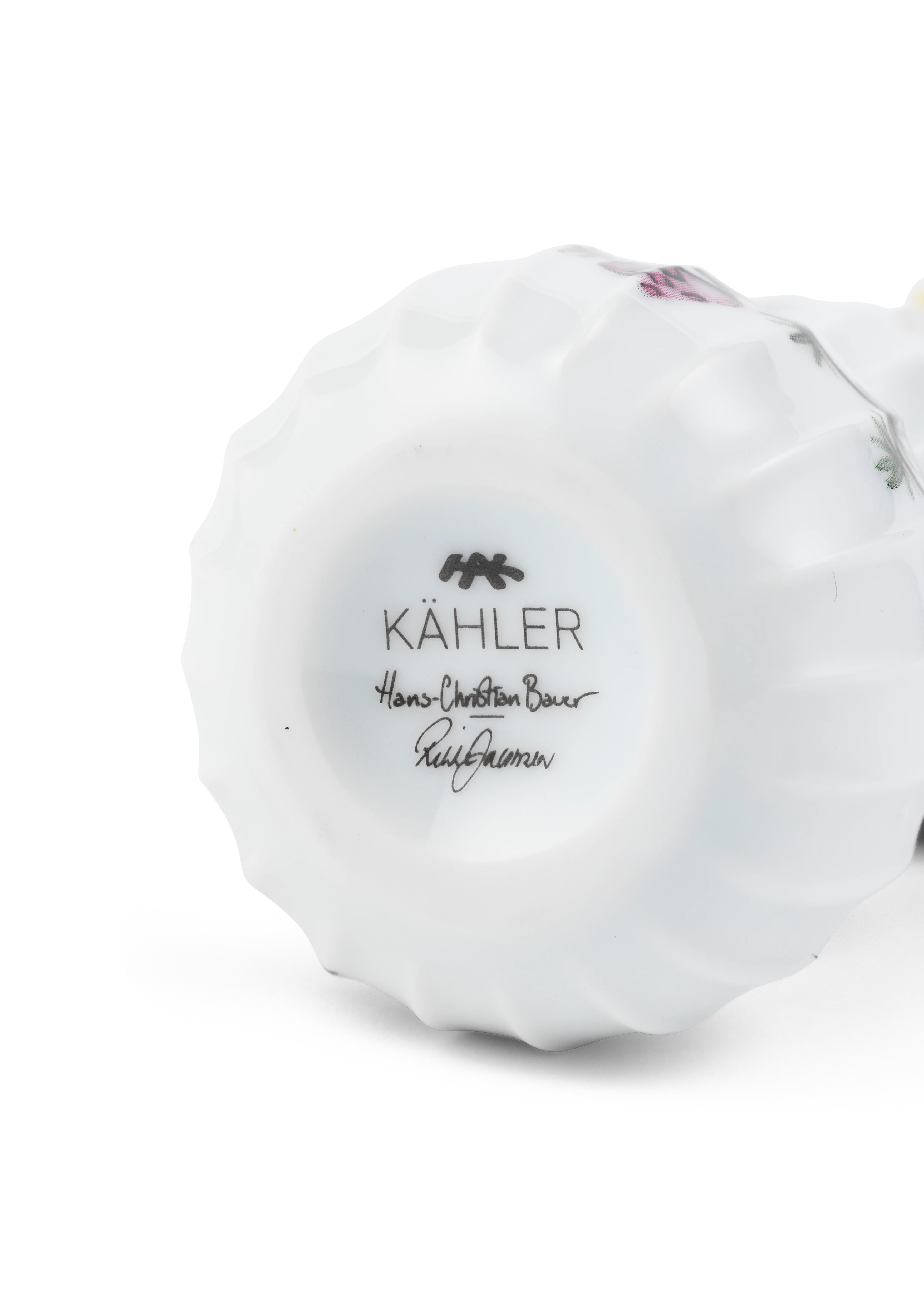 Schneemann H 11,5 von Kähler in der Farbe Weiss mit Dekoration, hergestellt aus Keramik