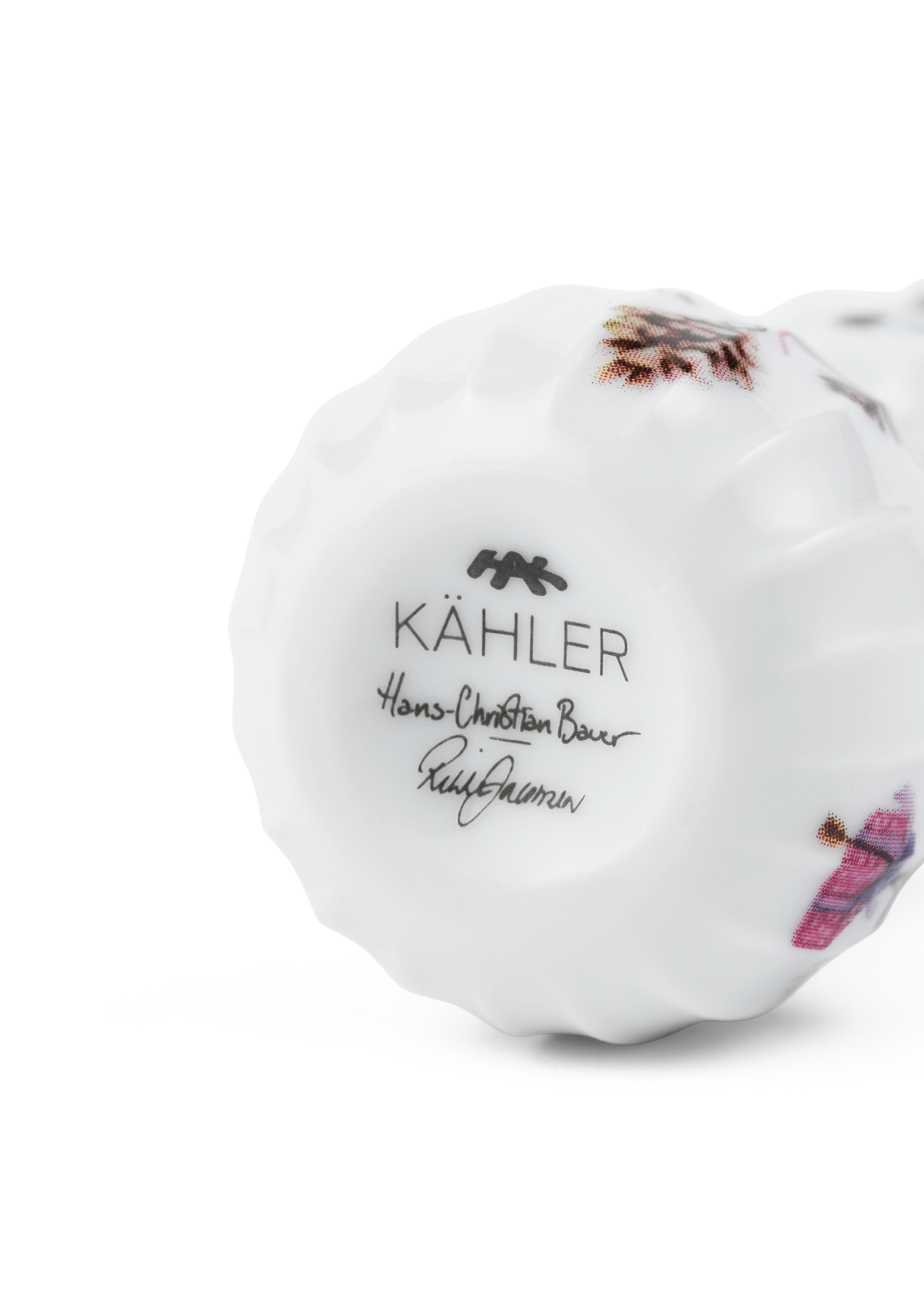 Schneemann hängend H 9,5 von Kähler in der Farbe Weiss mit Dekoration, hergestellt aus Keramik