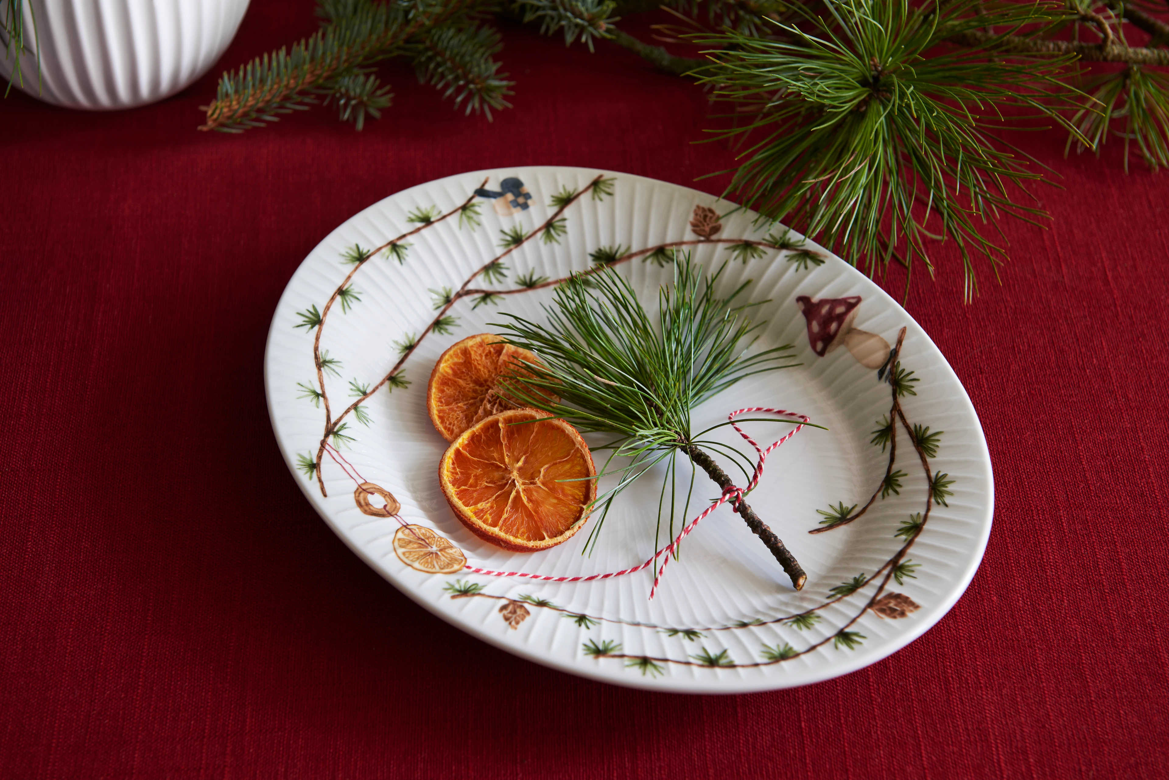 Oval dish 28.5x22.5 cm from Kähler  in White w. deco color, made of Ceramics