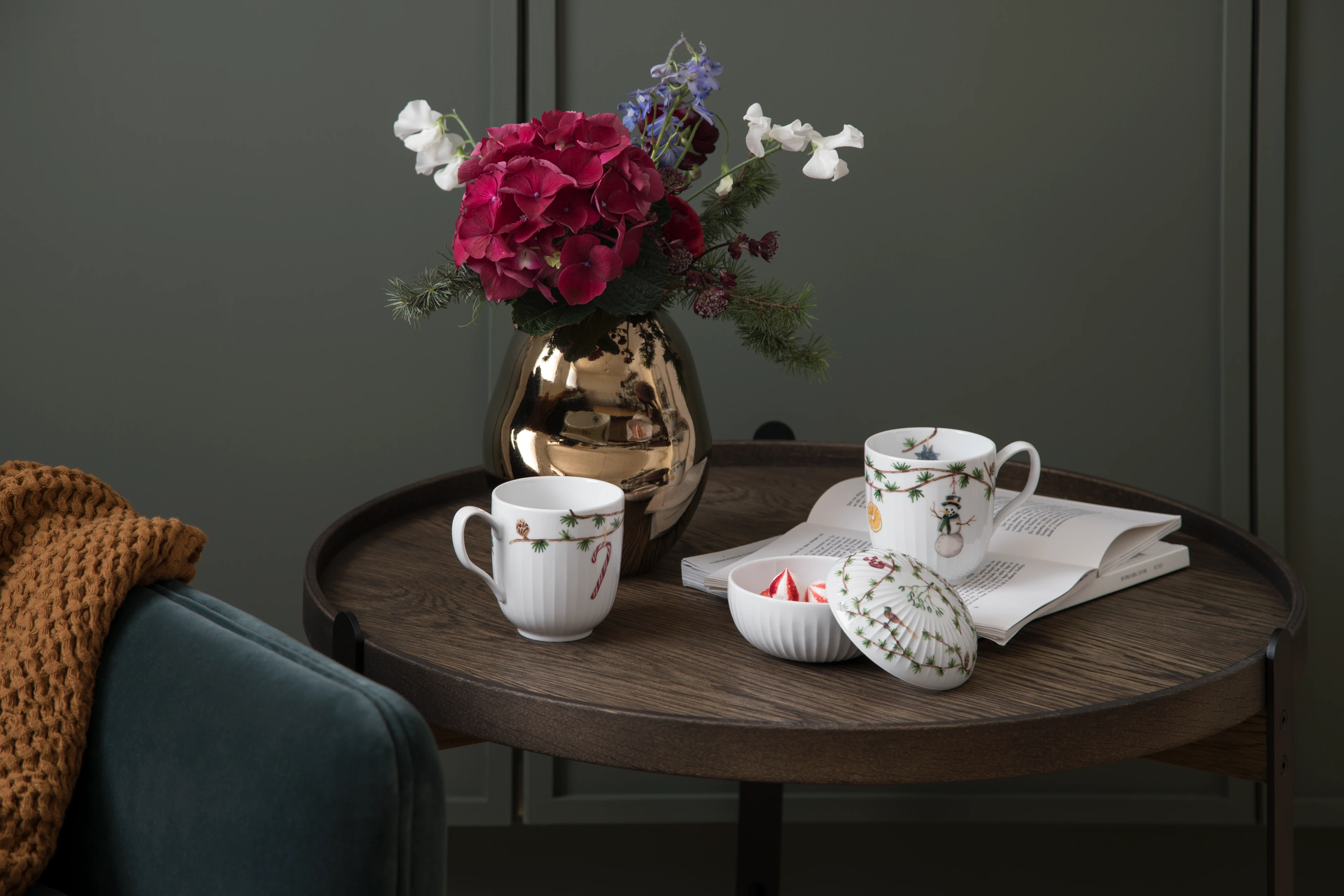 Bonbonniere Ø12 cm von Kähler in der Farbe Weiss mit Dekoration, hergestellt aus Keramik