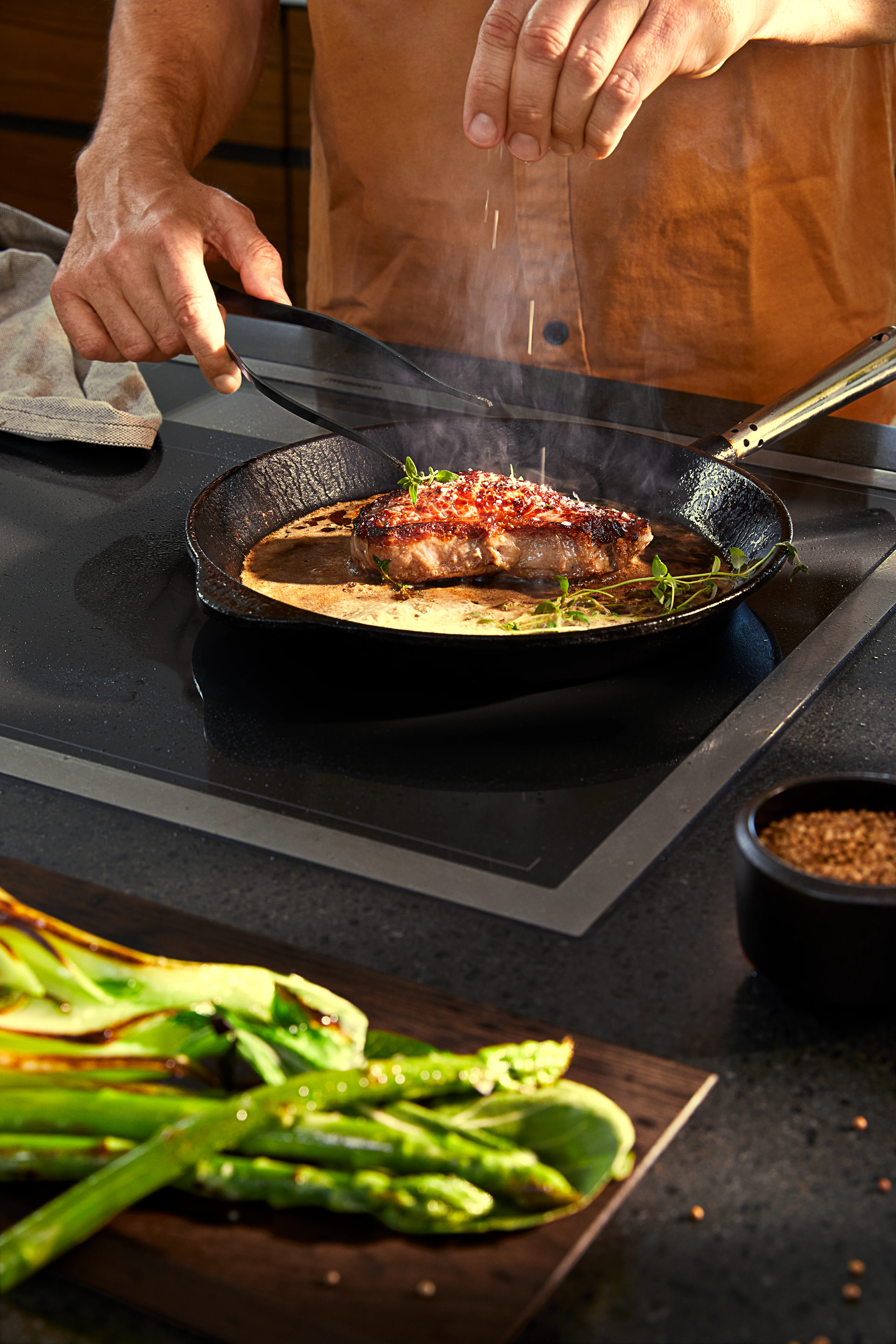 Kitchen tongs from Rosendahl in Gun metallic color, made of Metal