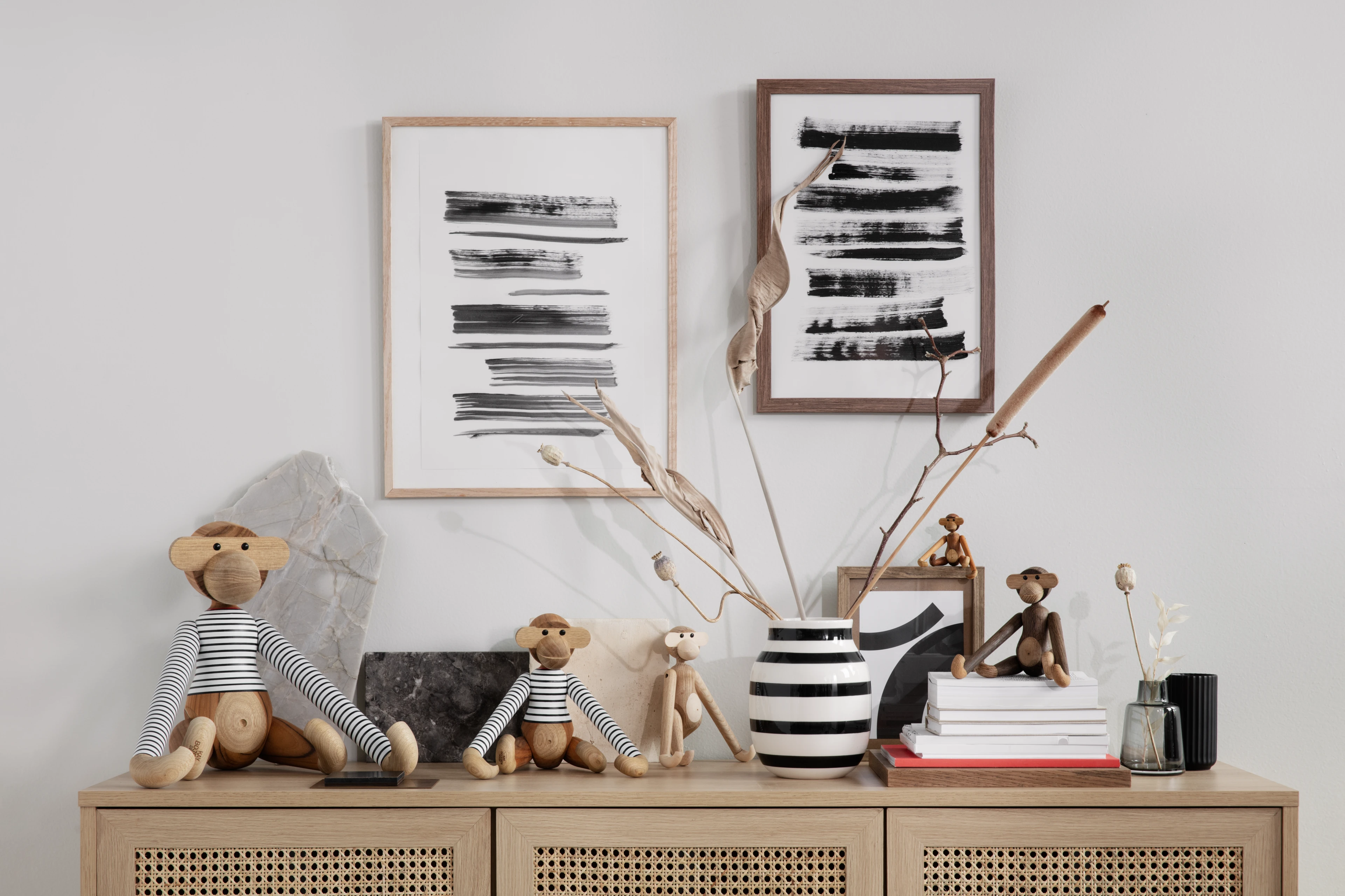 x Nørgaard paa Strøget Monkey medium from Kay Bojesen in White/Black color, made of Wood