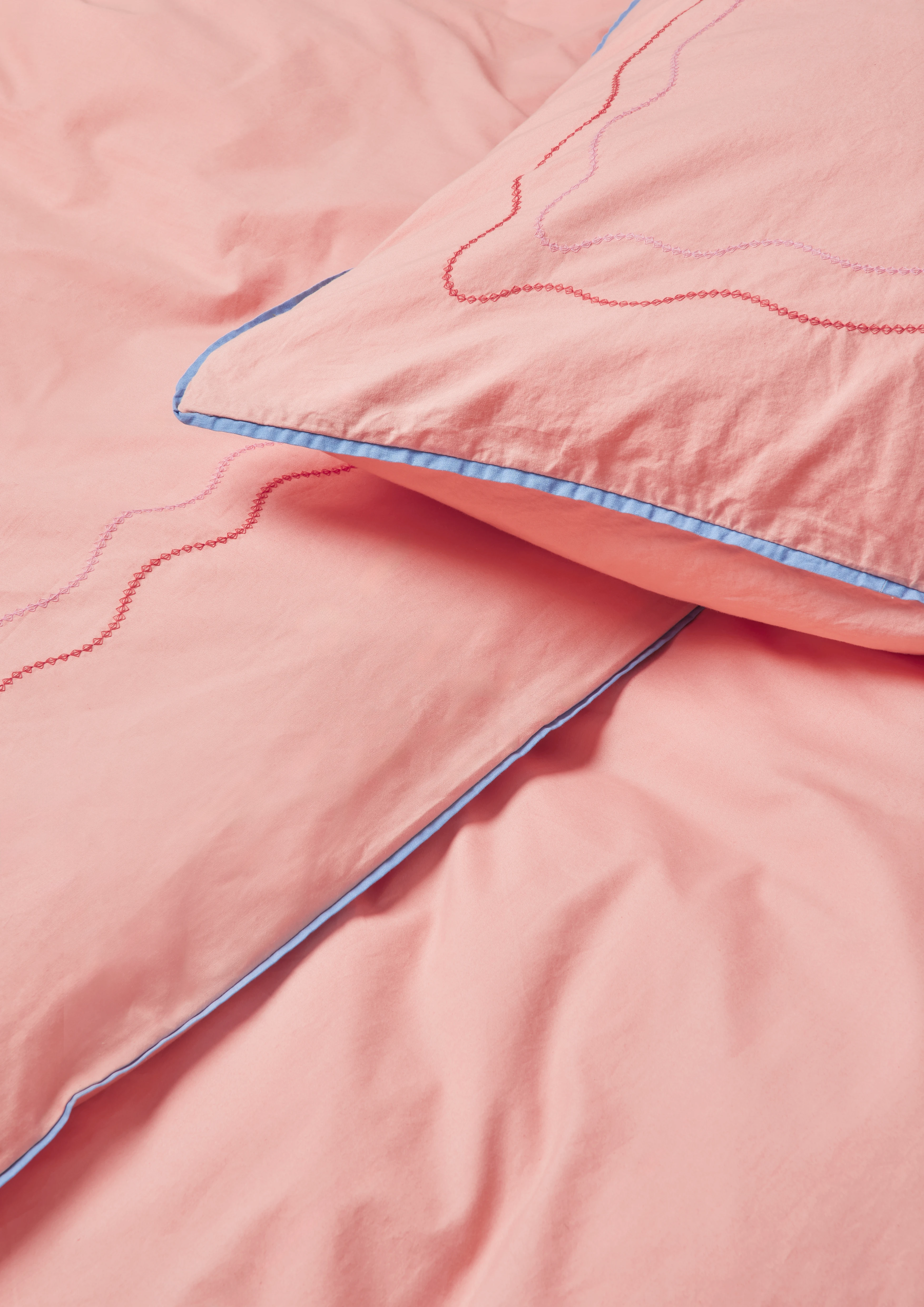 Påslakanset 140x220 cm från JUNA i färgen Ljus rosa, tillverkad av Bomull