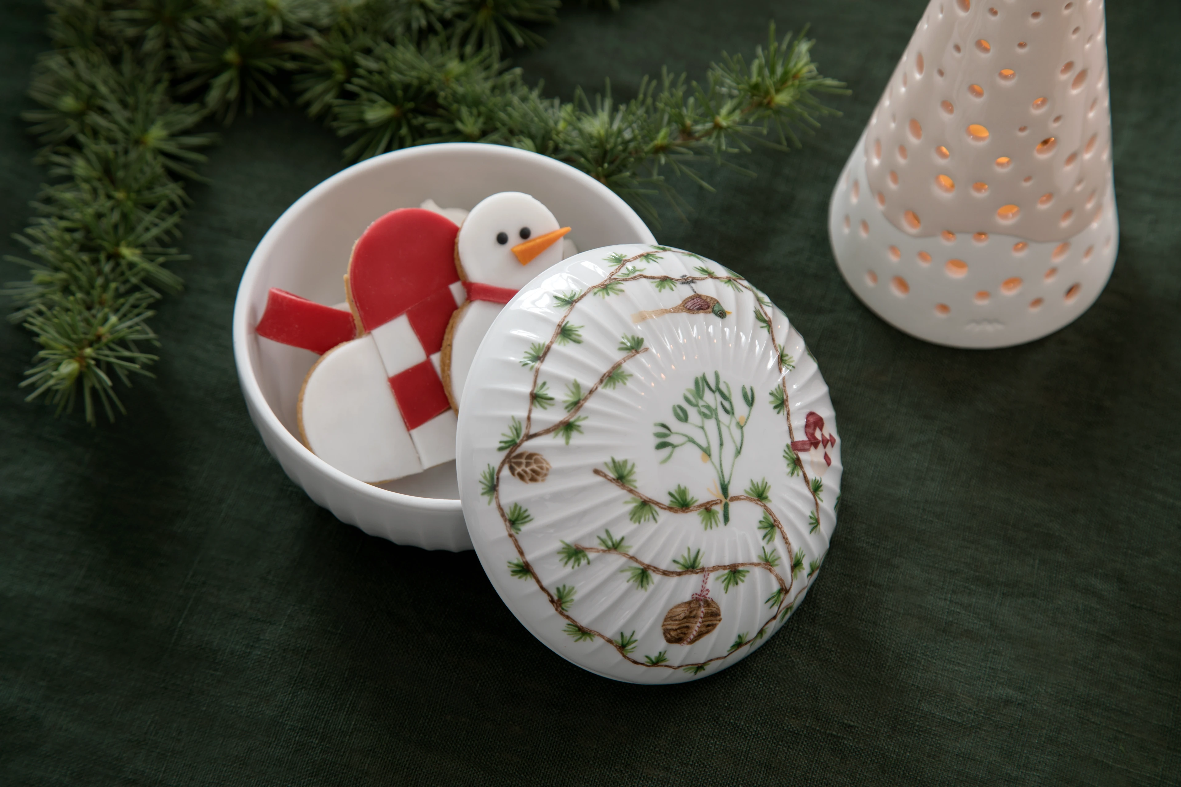 Bonbonniere Ø12 cm from Kähler  in White w. deco color, made of Ceramics