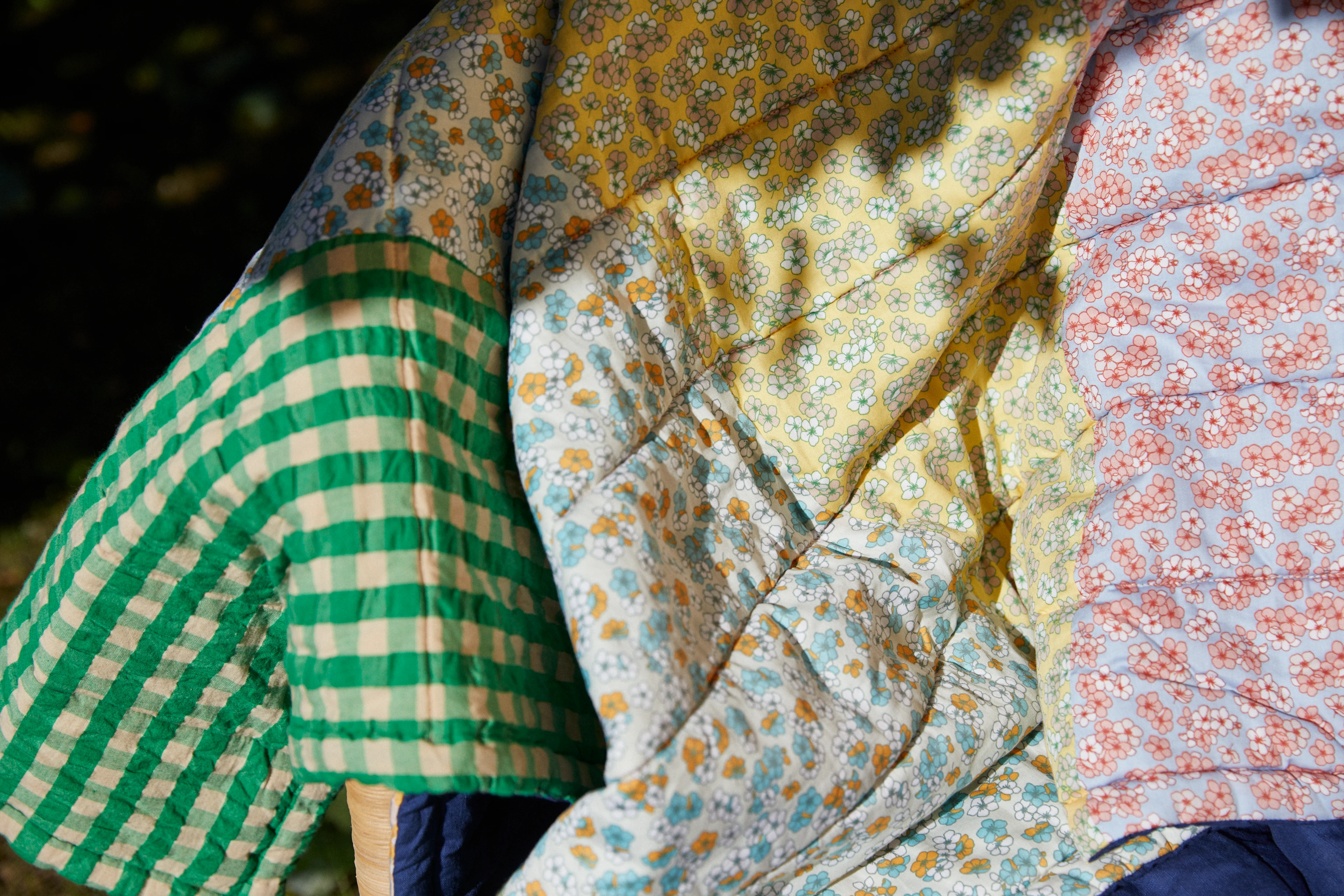 Vista Quilt 130x180 cm från JUNA i färgen Multi, tillverkad av Bomullsblandning