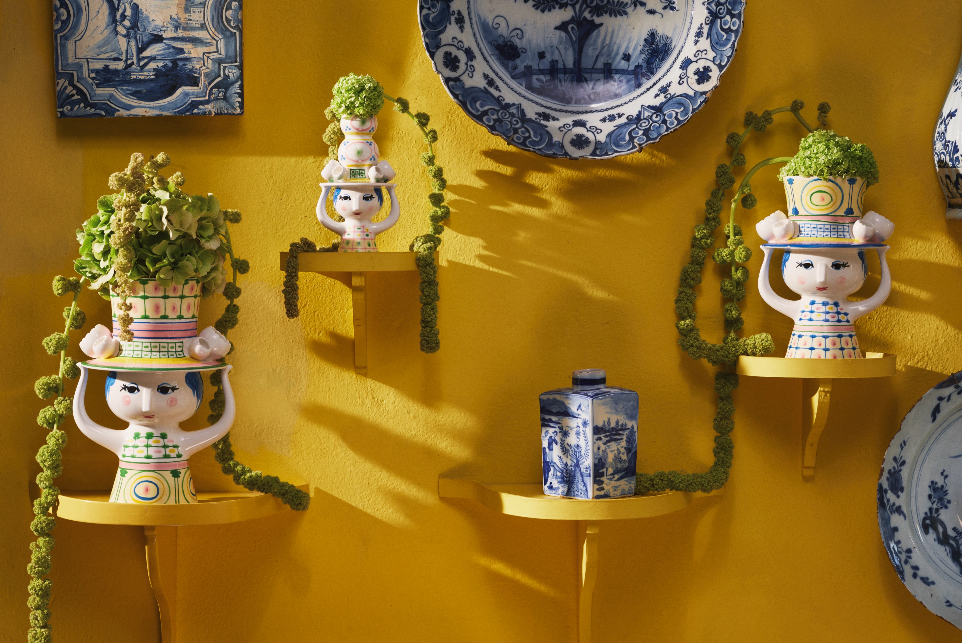 Vase H20.5 cm from Bjørn Wiinblad in Blue color, made of Ceramics