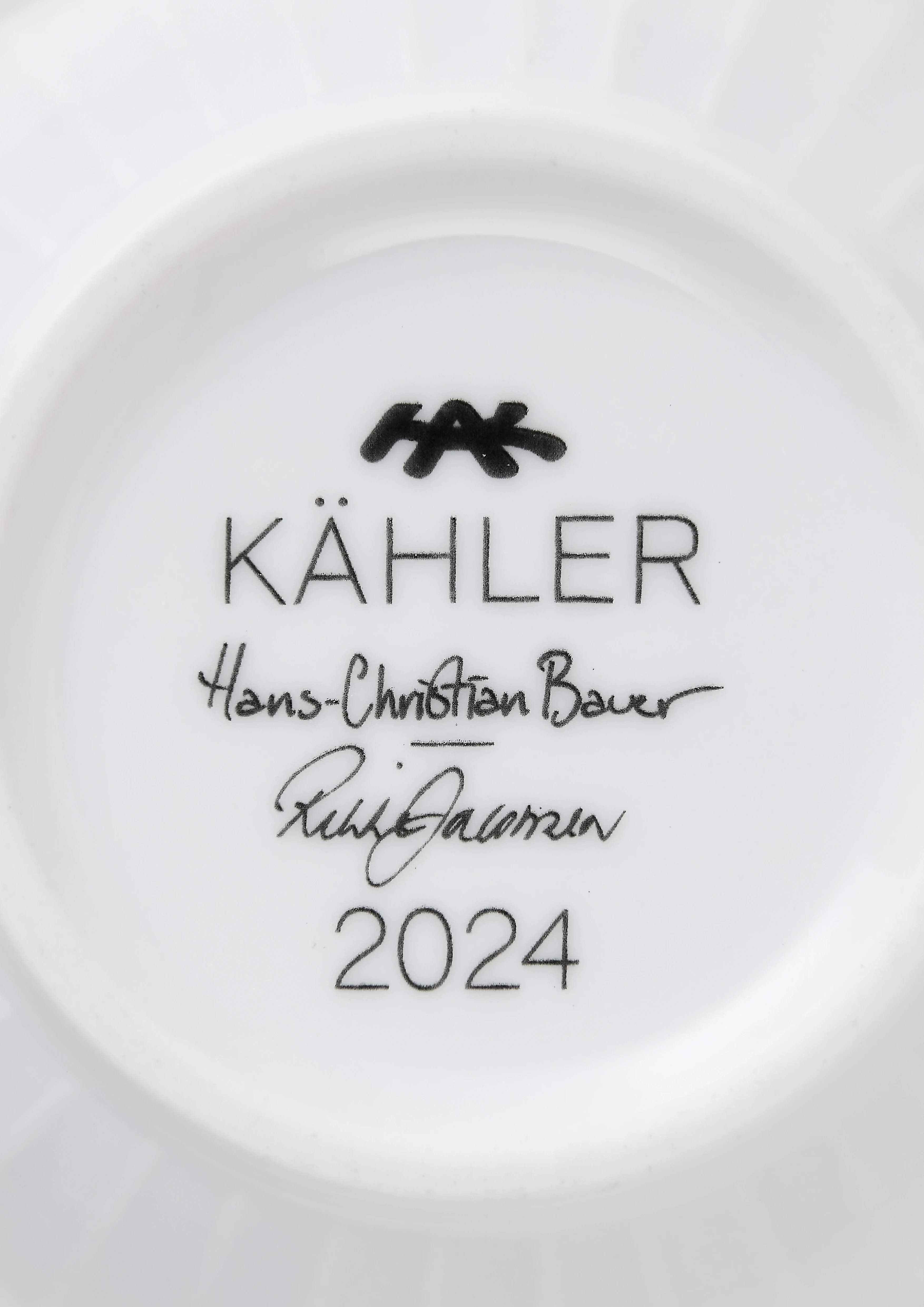 Becher 2024 33 cl von Kähler in der Farbe Weiss mit Dekoration, hergestellt aus Keramik