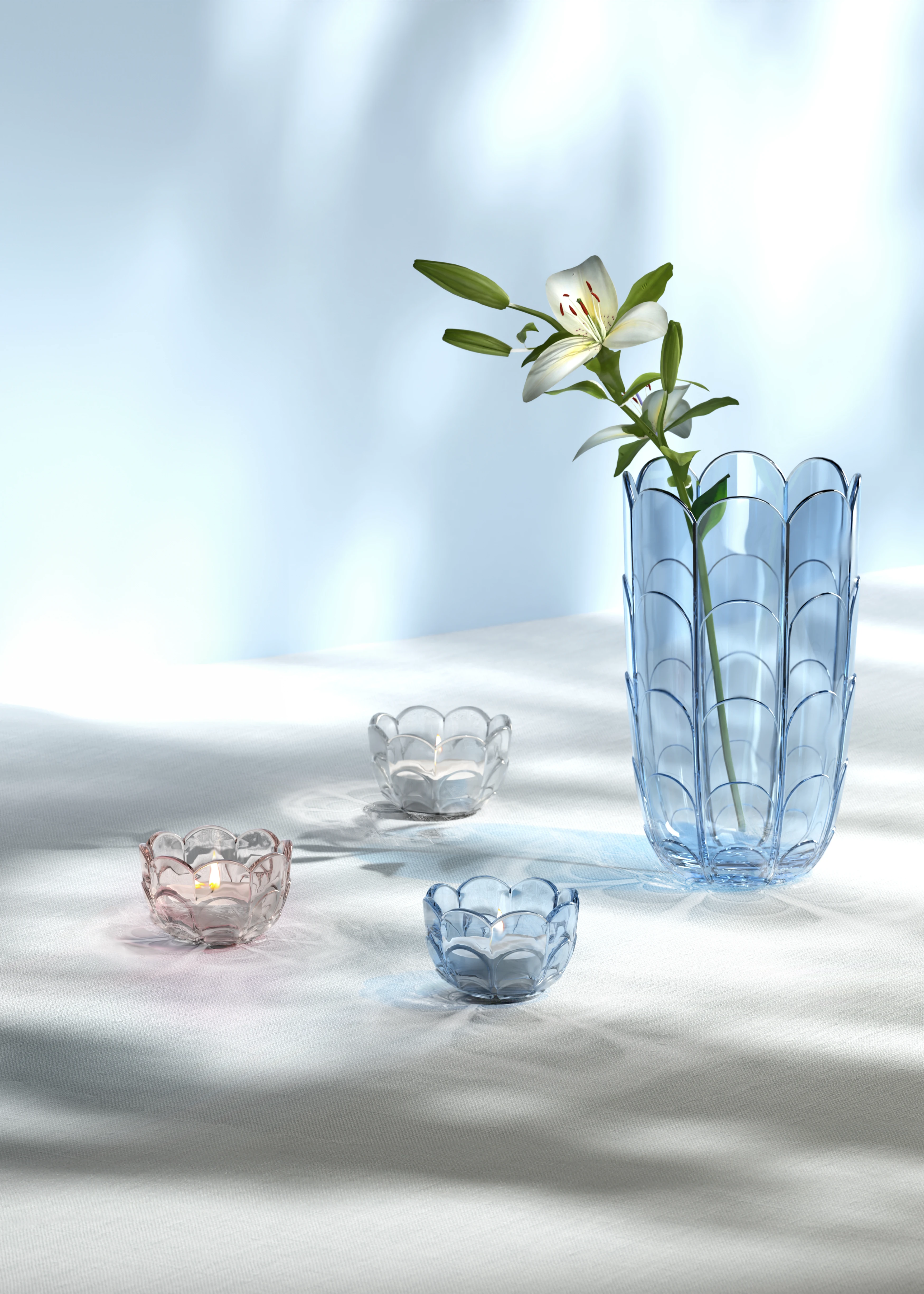 Fyrfadsstage Ø7 cm fra Holmegaard i farven Blue Iris, lavet af Glas