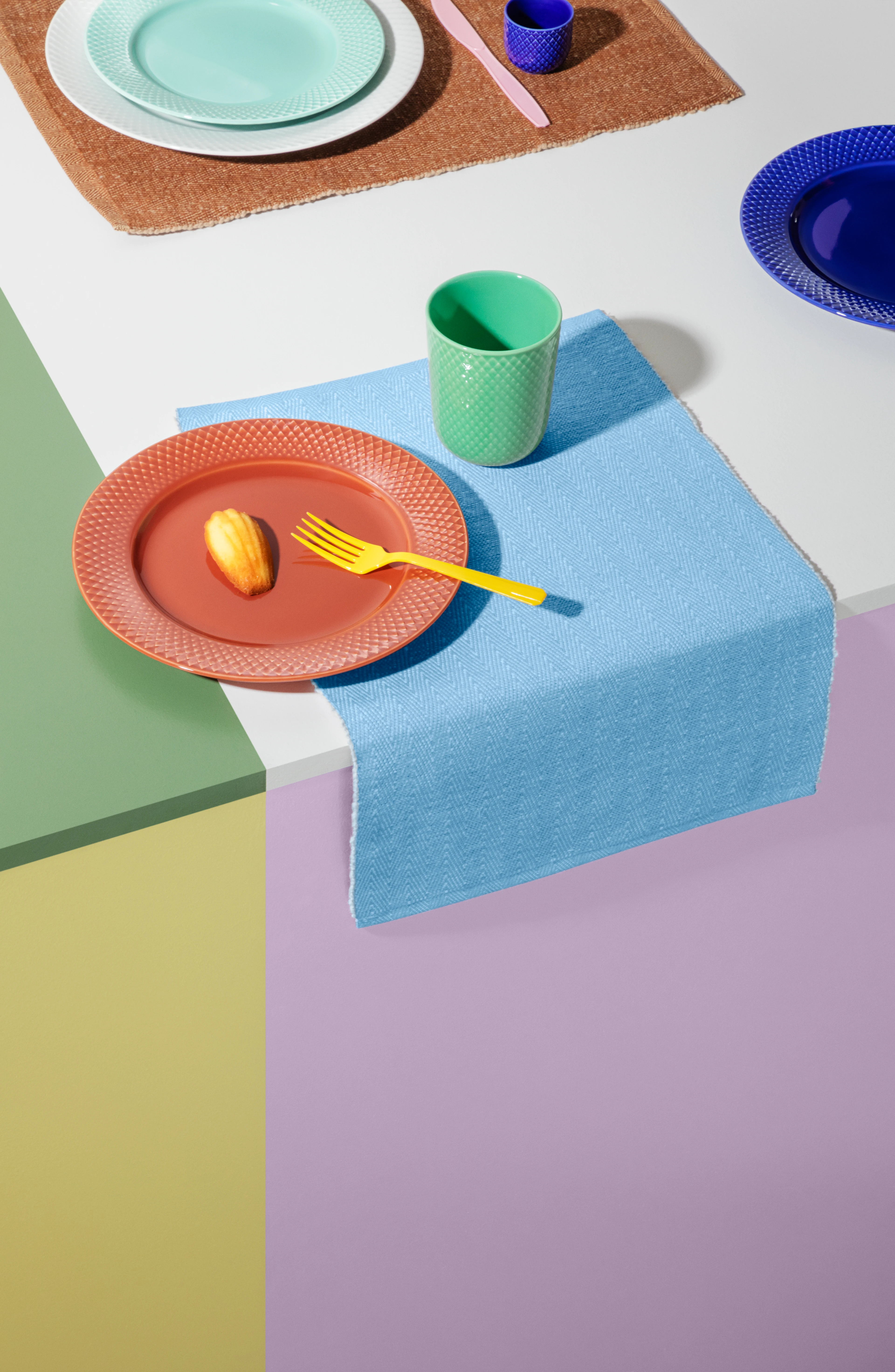 Dekkebrikker 43x30 cm fra Lyngby Porcelæn i fargen Turkis, laget av Bomullsblanding