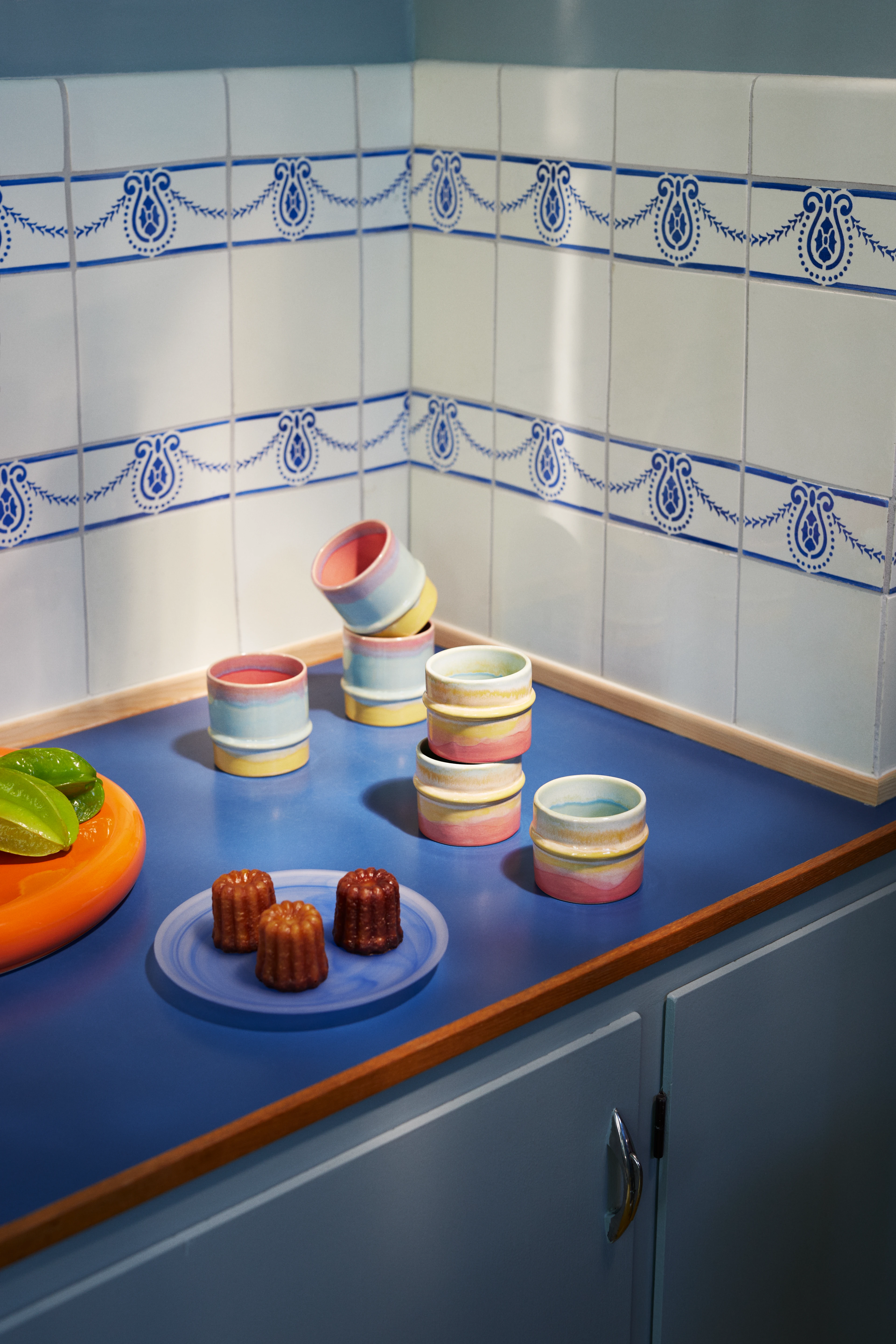 Becher 36 cl von Kähler in der Farbe Pink/Mint/Gelb, hergestellt aus Keramik