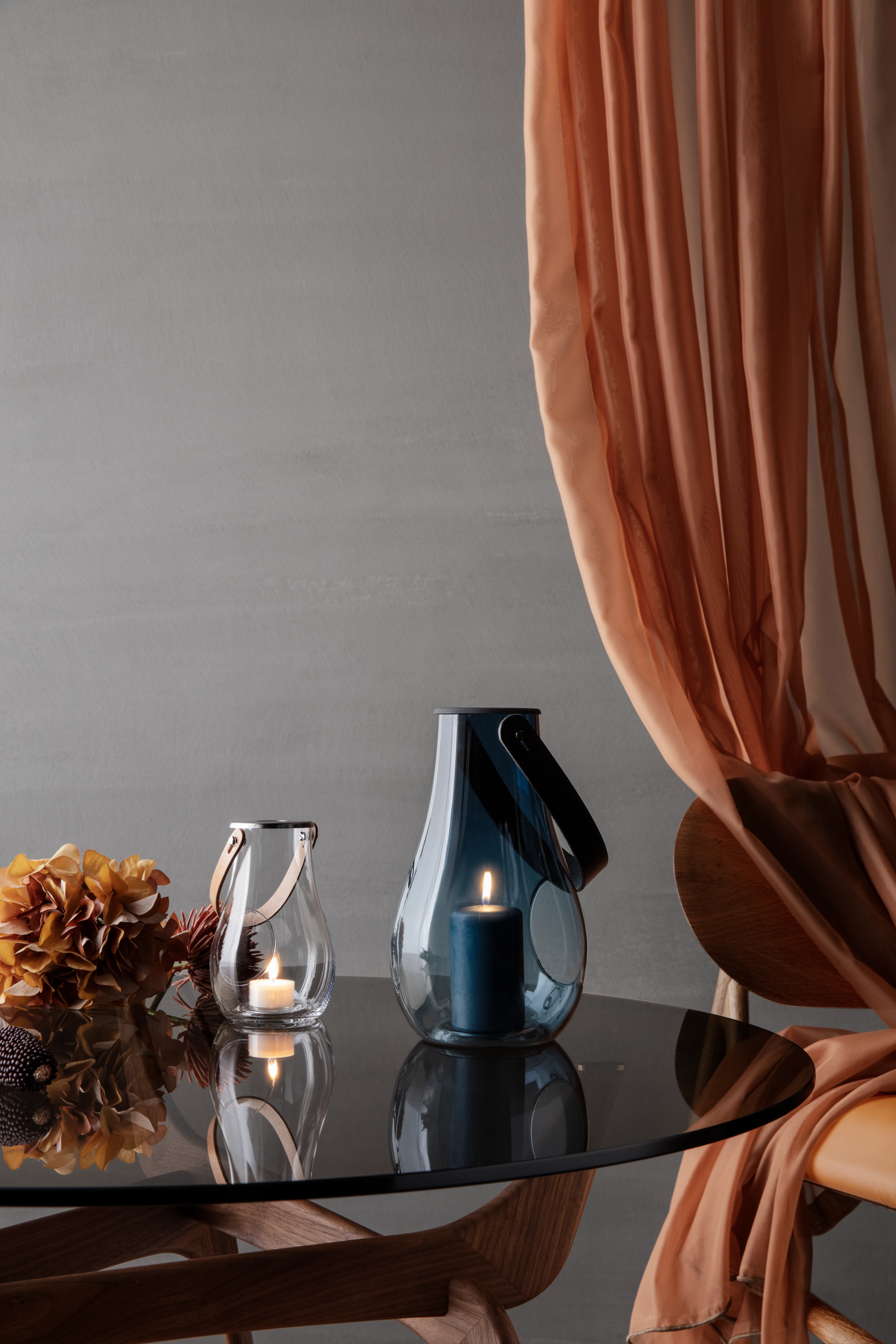 Laterne H25 cm von Holmegaard in der Farbe Dunkelblau, hergestellt aus Glas