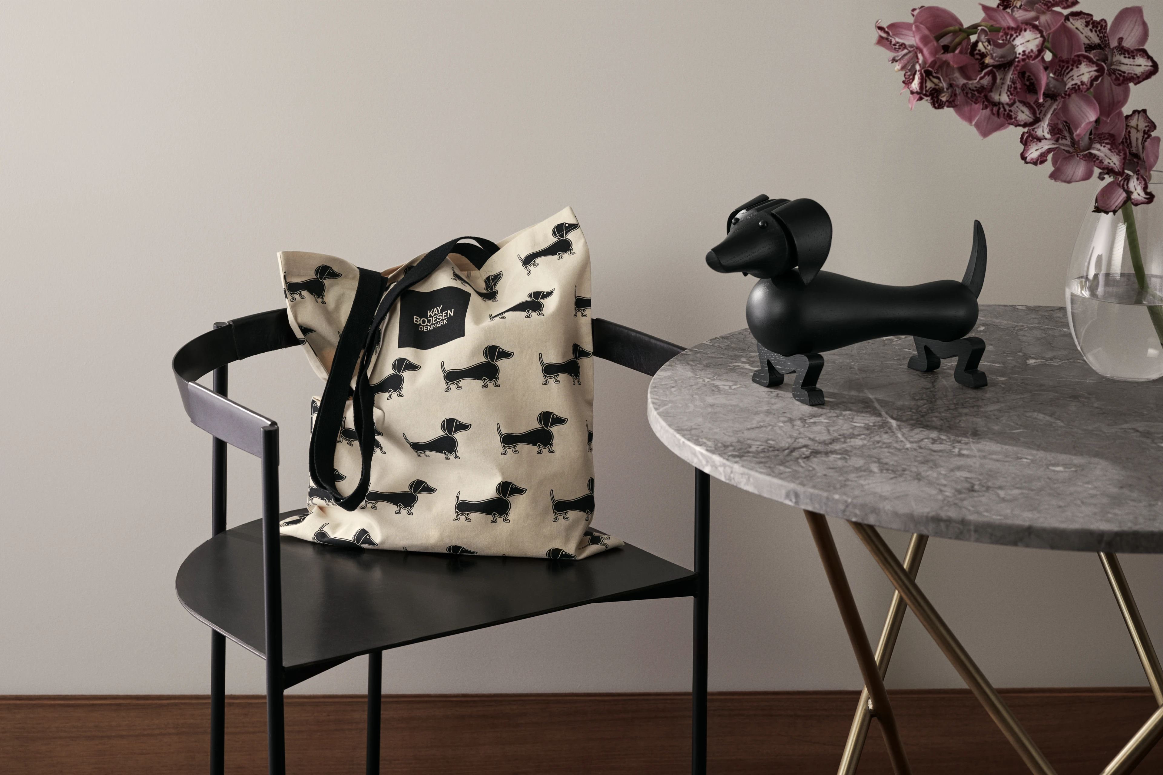 Dog medium from Kay Bojesen in Dark stained oak color, made of Wood