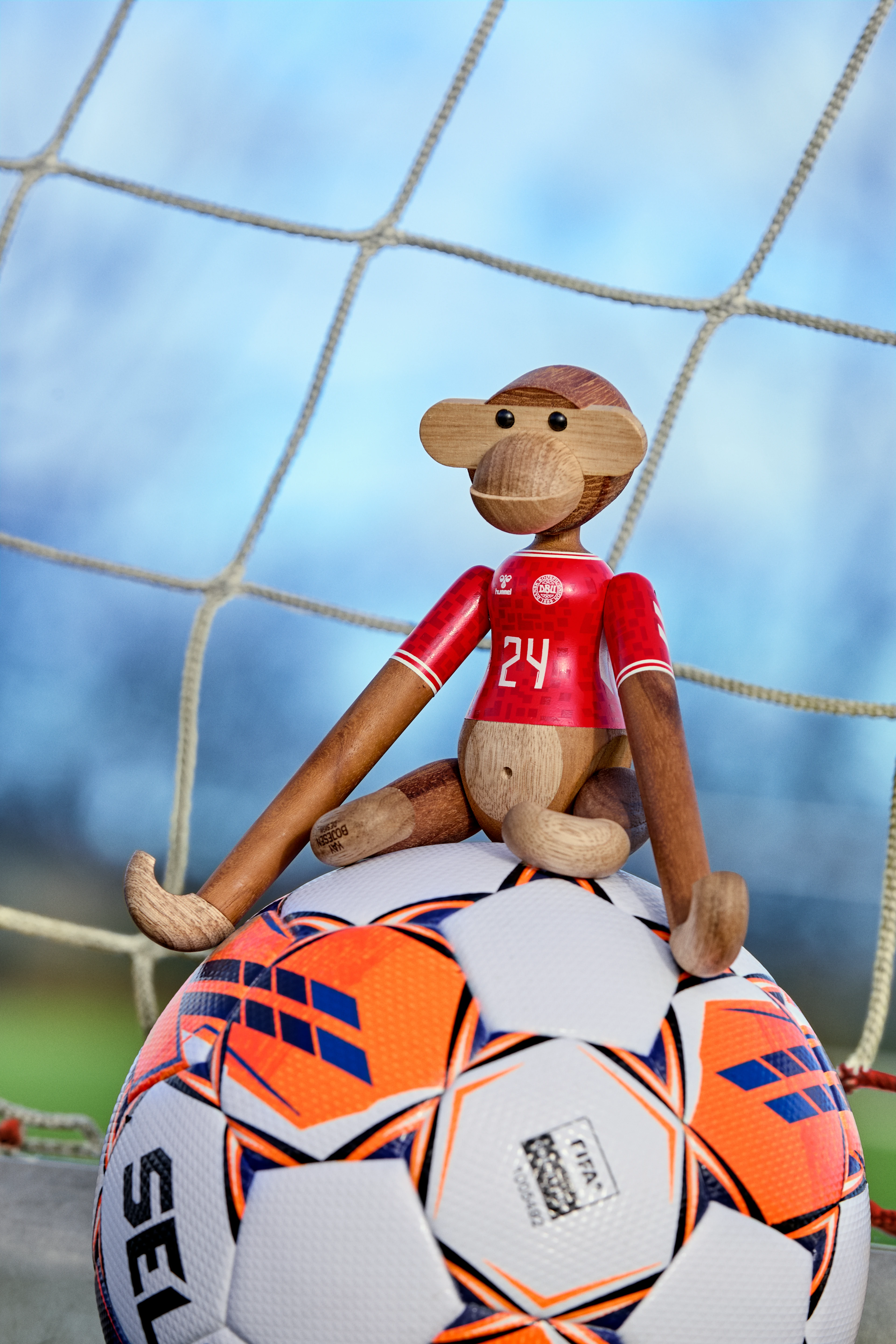 x DBU Man Monkey 2024 small from Kay Bojesen in Teak/Limba color, made of Wood