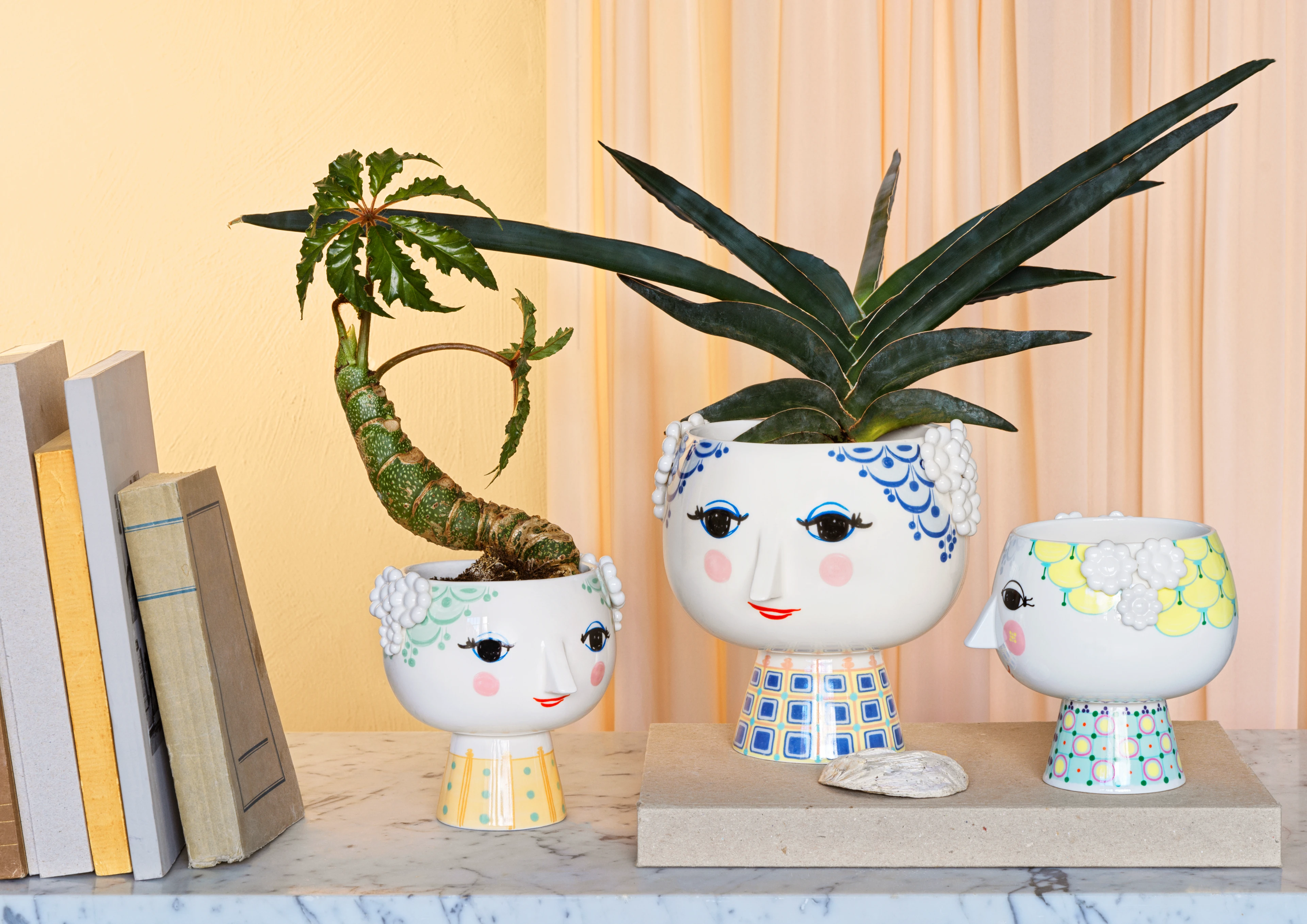 Bjørn Wiinblad Flowerpot on base Ø15.5 cm in Yellow