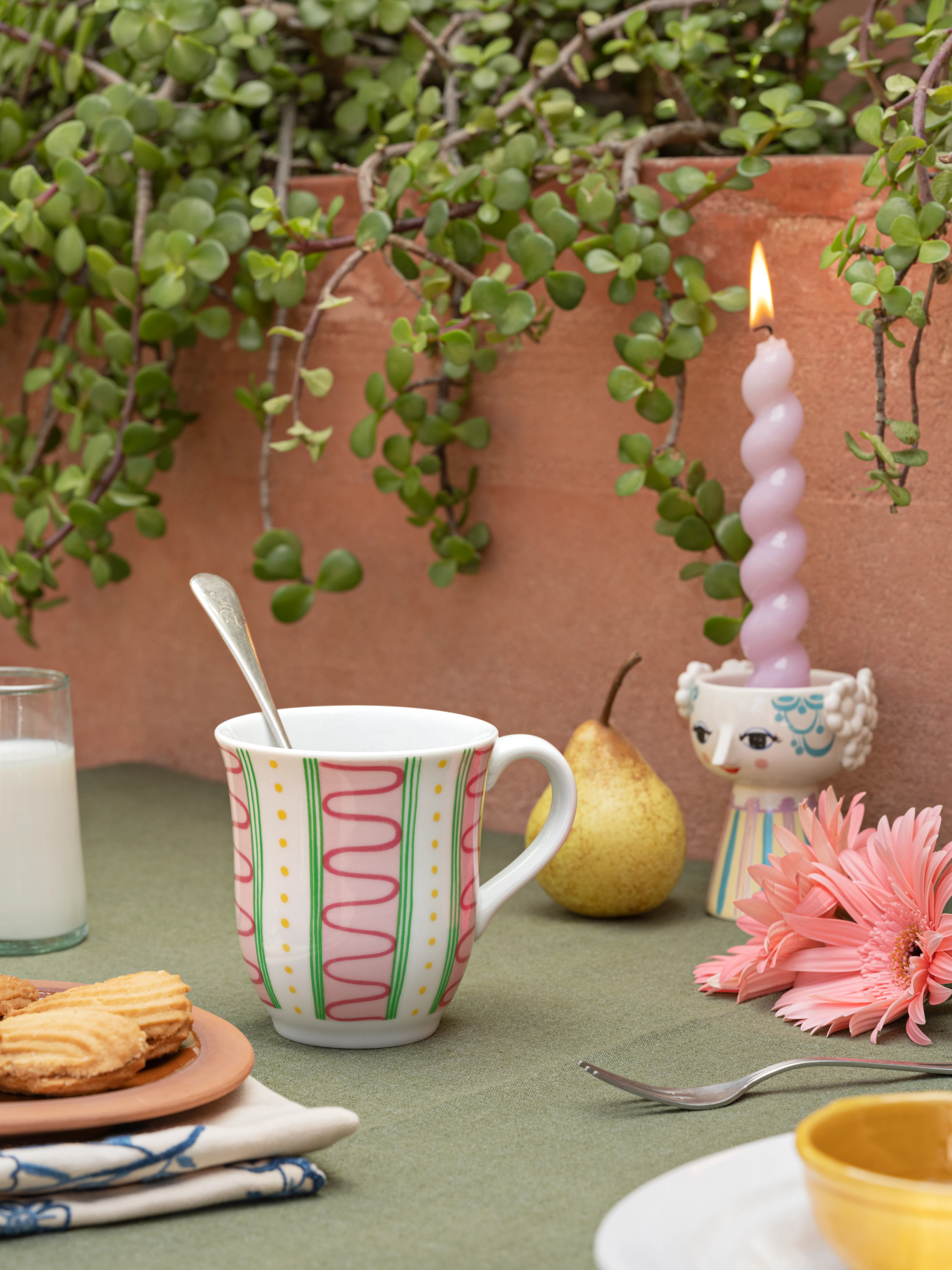 Mugg 35 cl från Bjørn Wiinblad i färgen Rosa, tillverkad av Keramik