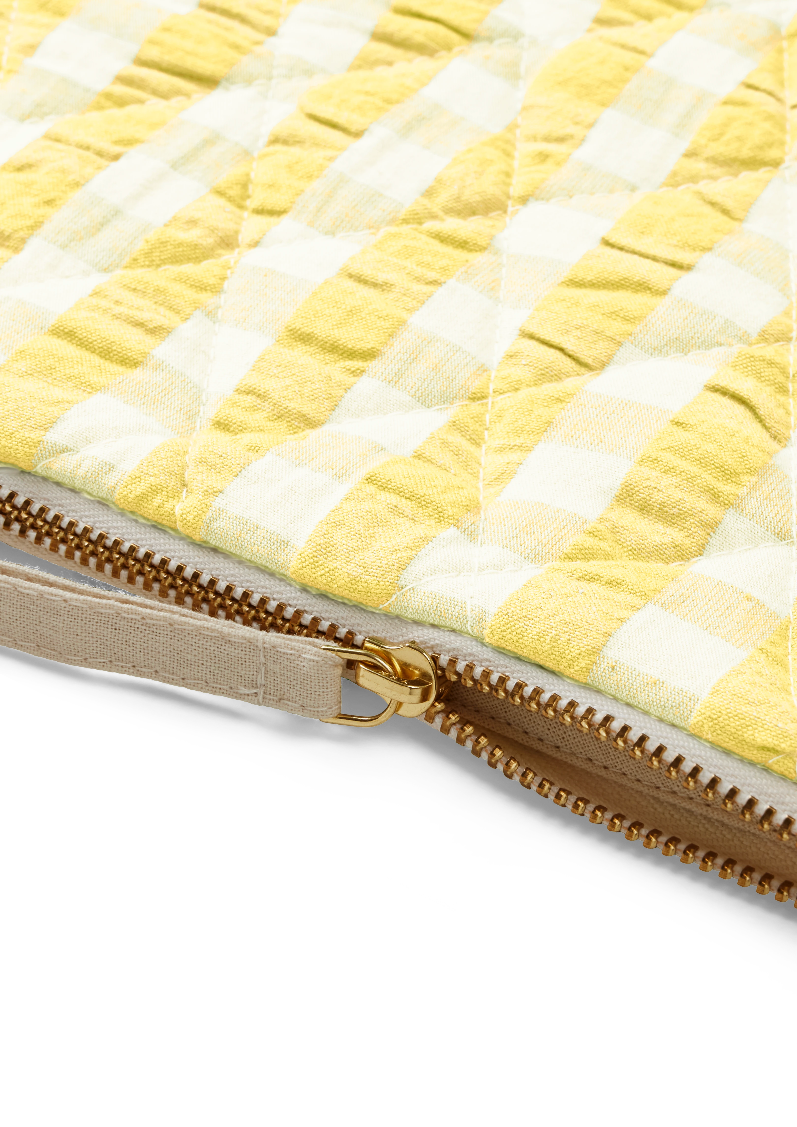 Dalila Necessär 20x14 cm från JUNA i färgen Gul/Vit, tillverkad av Bomull