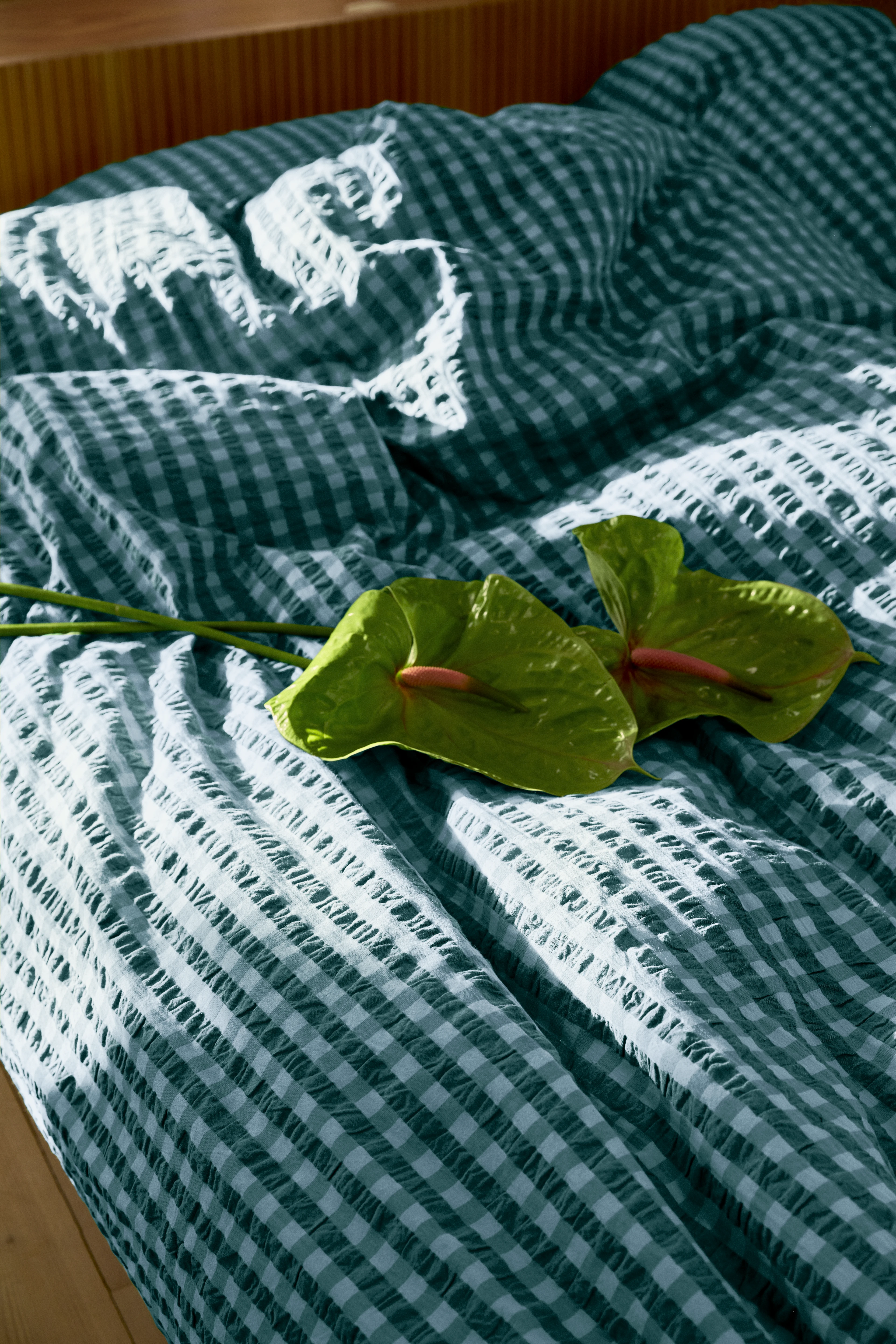 Bettwäsche 200x220 cm von JUNA in der Farbe Grün/Hellblau, hergestellt aus Baumwolle