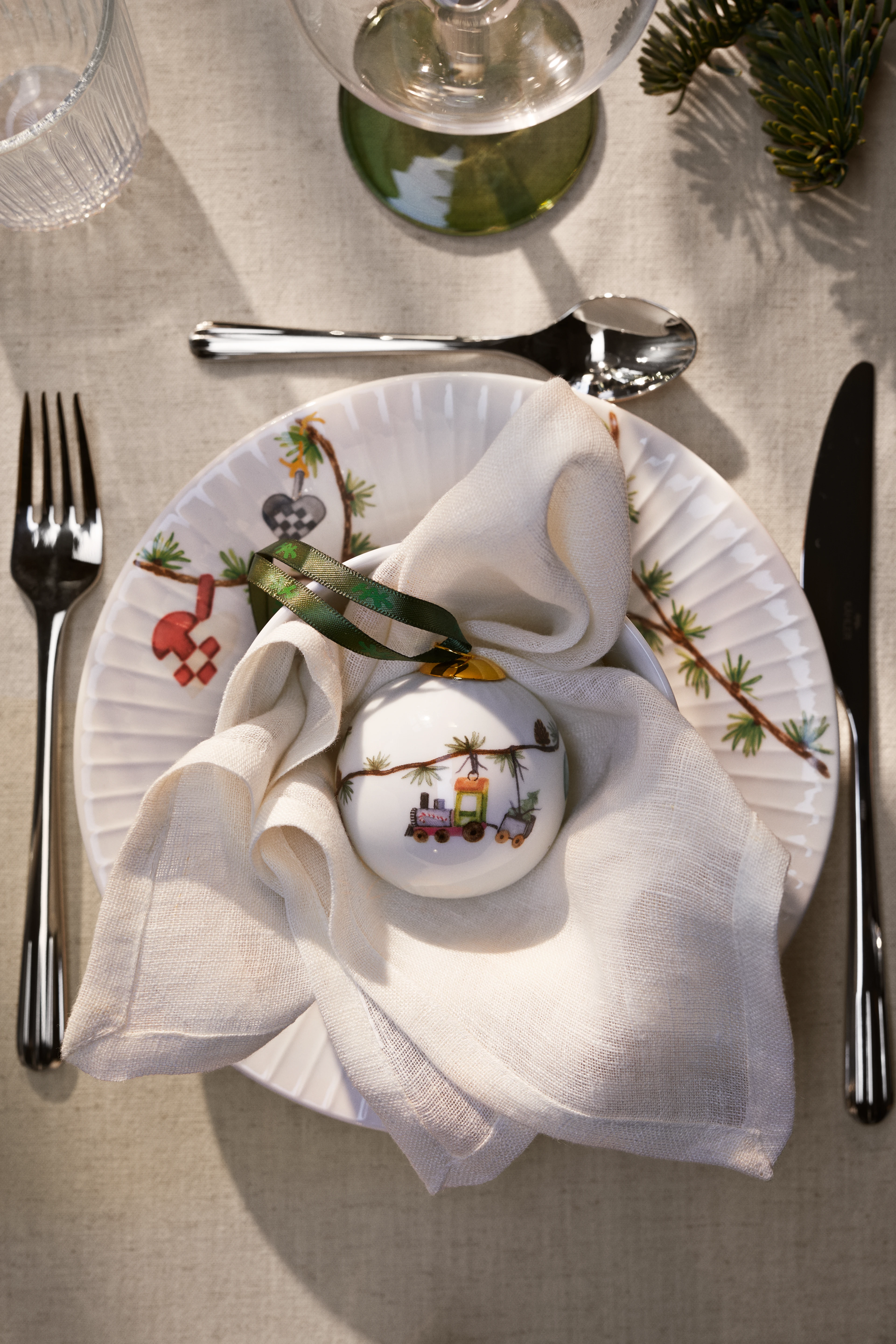 Bauble 2024 Ø6 cm from Kähler  in White w. deco color, made of Ceramics