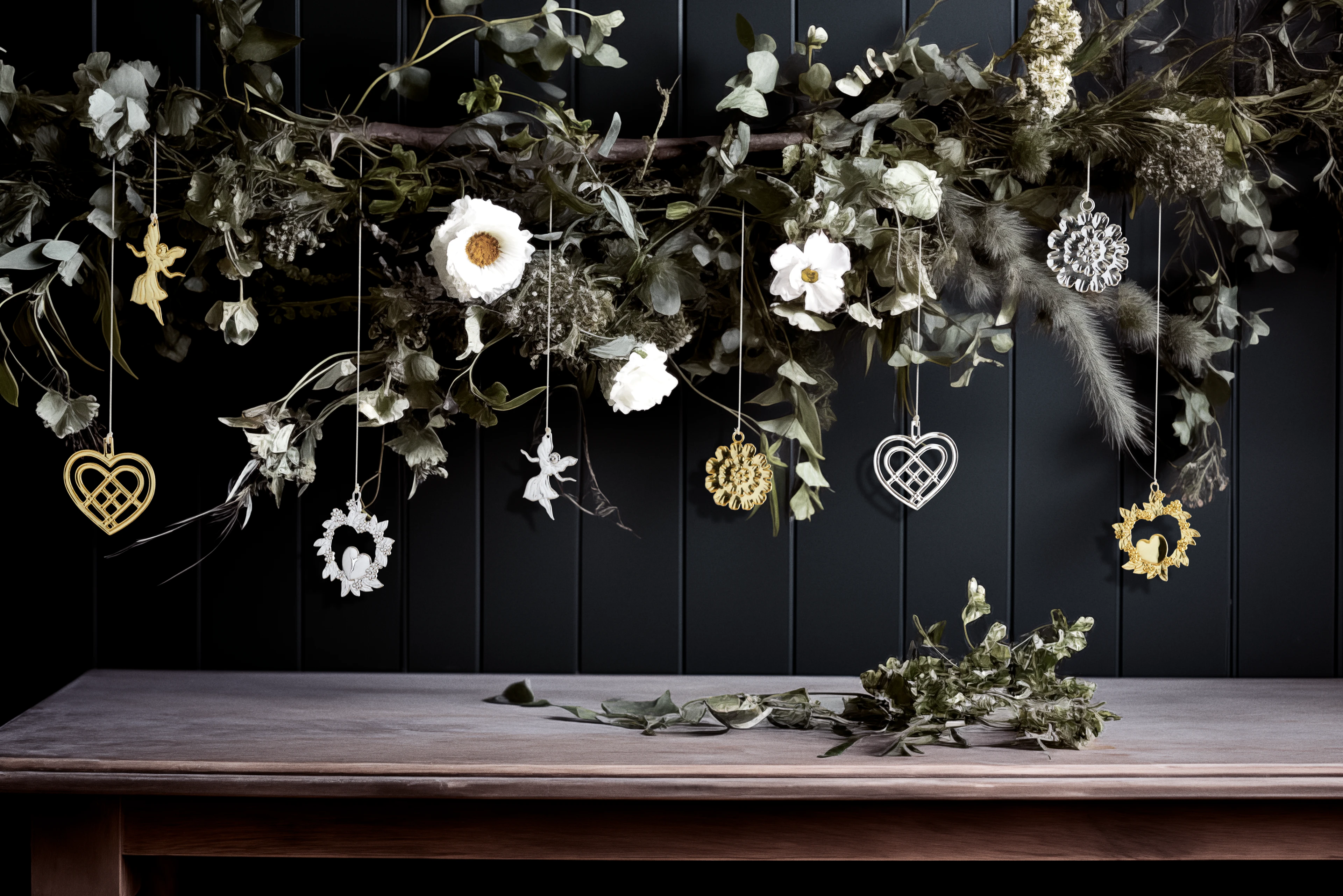 Weaved Heart H6.5 from Rosendahl in Gold Plated color, made of Metal