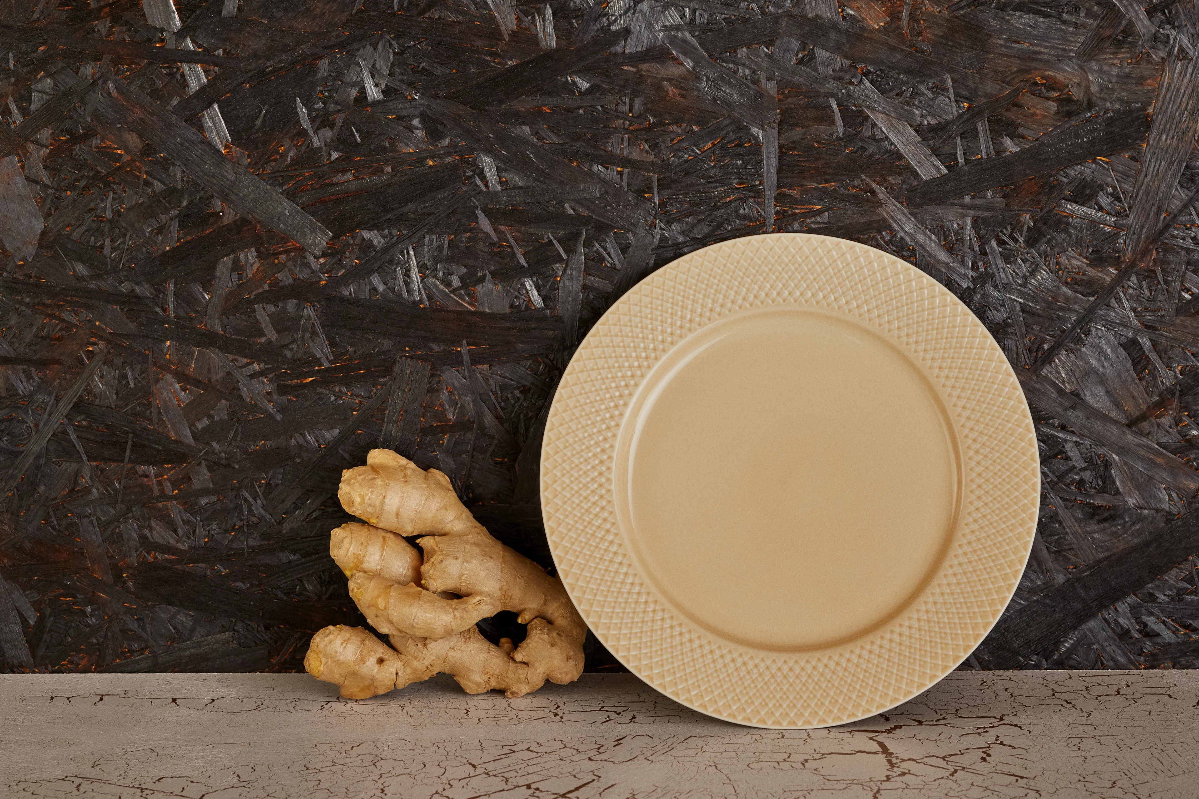 Middagstallerken Ø27 cm fra Lyngby Porcelæn i fargen Marble, laget av Keramikk