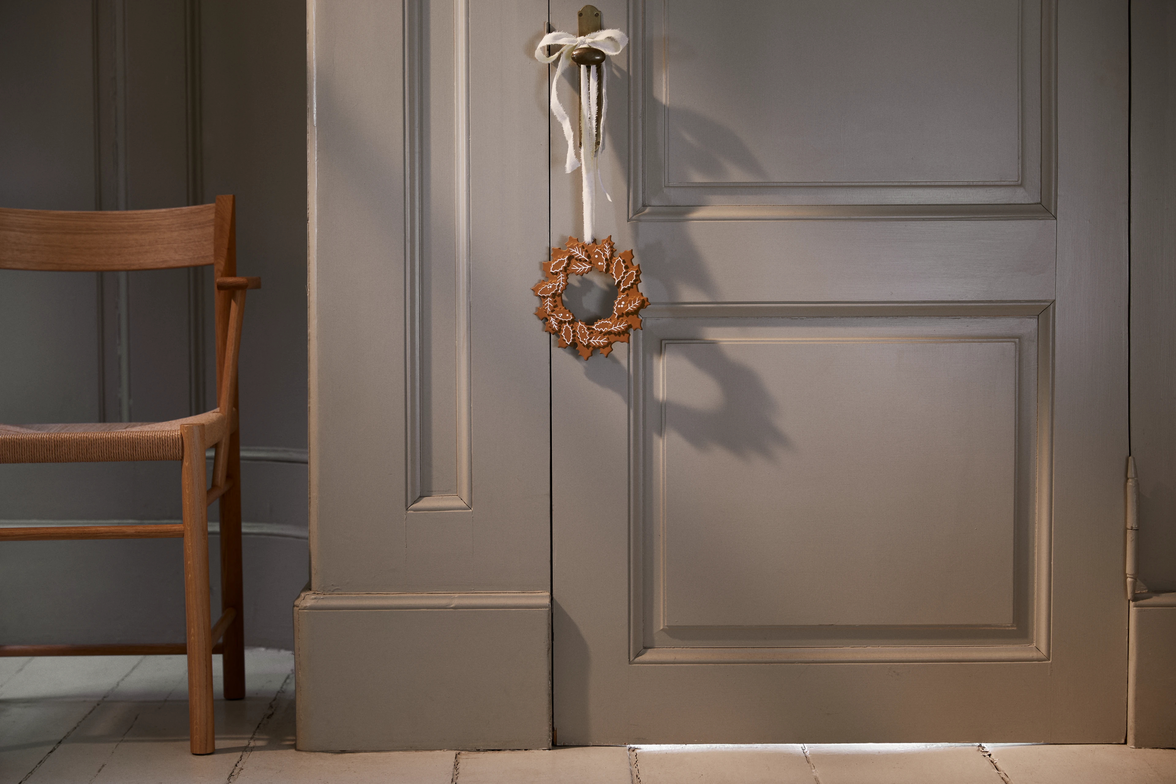 Garland Ø18.5 cm from Kähler  in Brown color, made of Ceramics