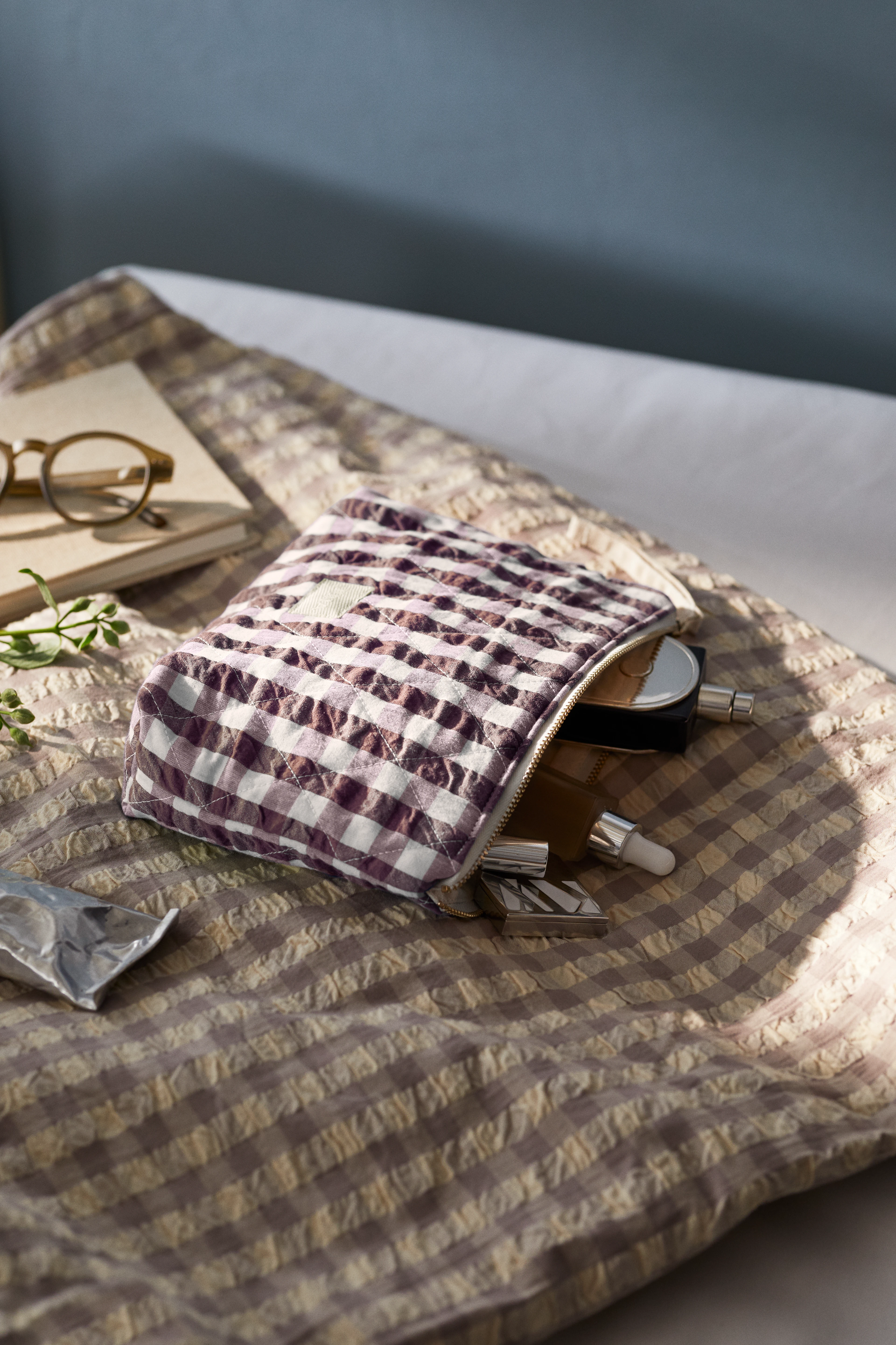 Karla Toilet bag 30x10x20 cm fra JUNA i fargen Chocolate/Hvit, laget av Bomull