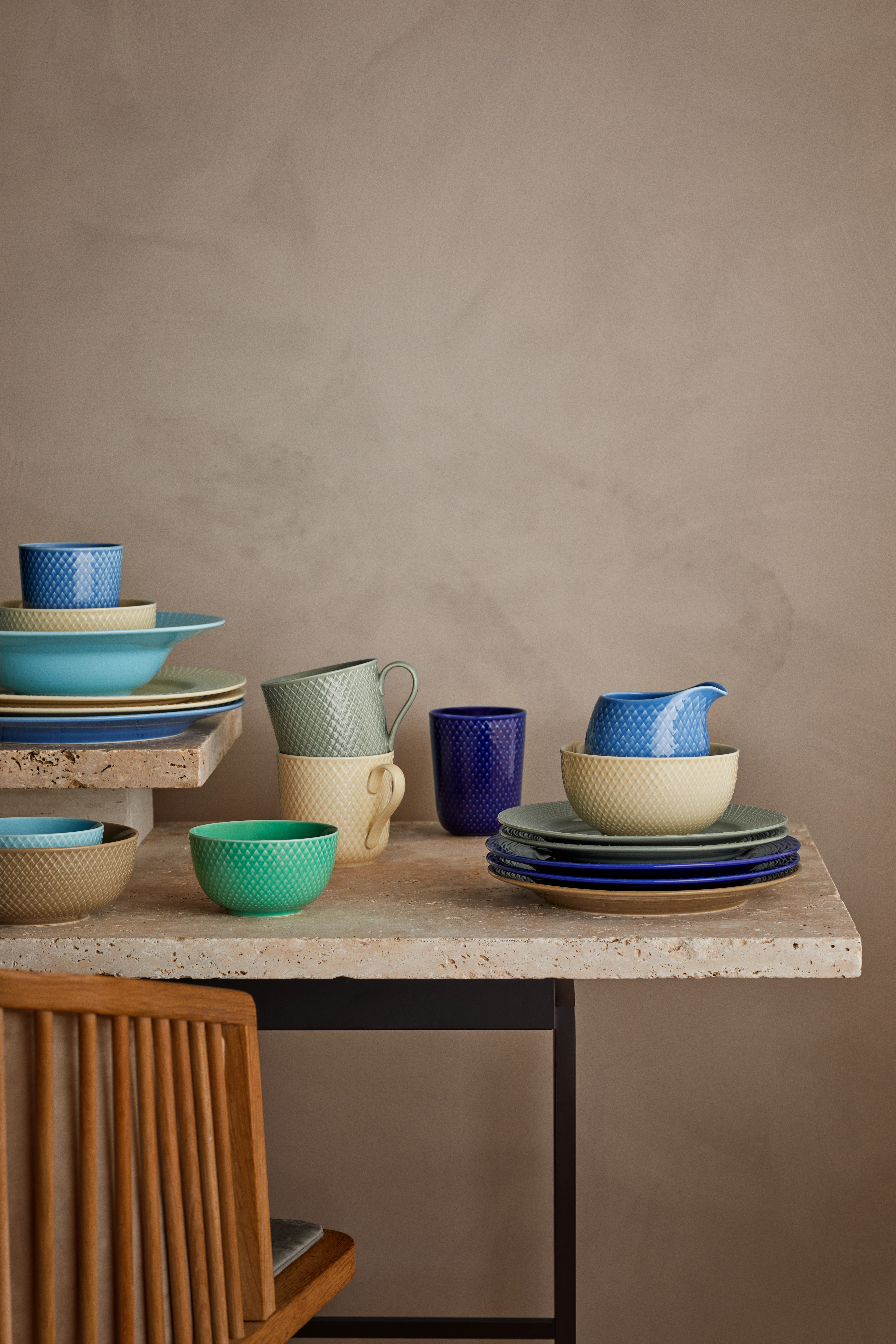 Mugg med handtag 39 cl från Lyngby Porcelæn i färgen Moss, tillverkad av Keramik