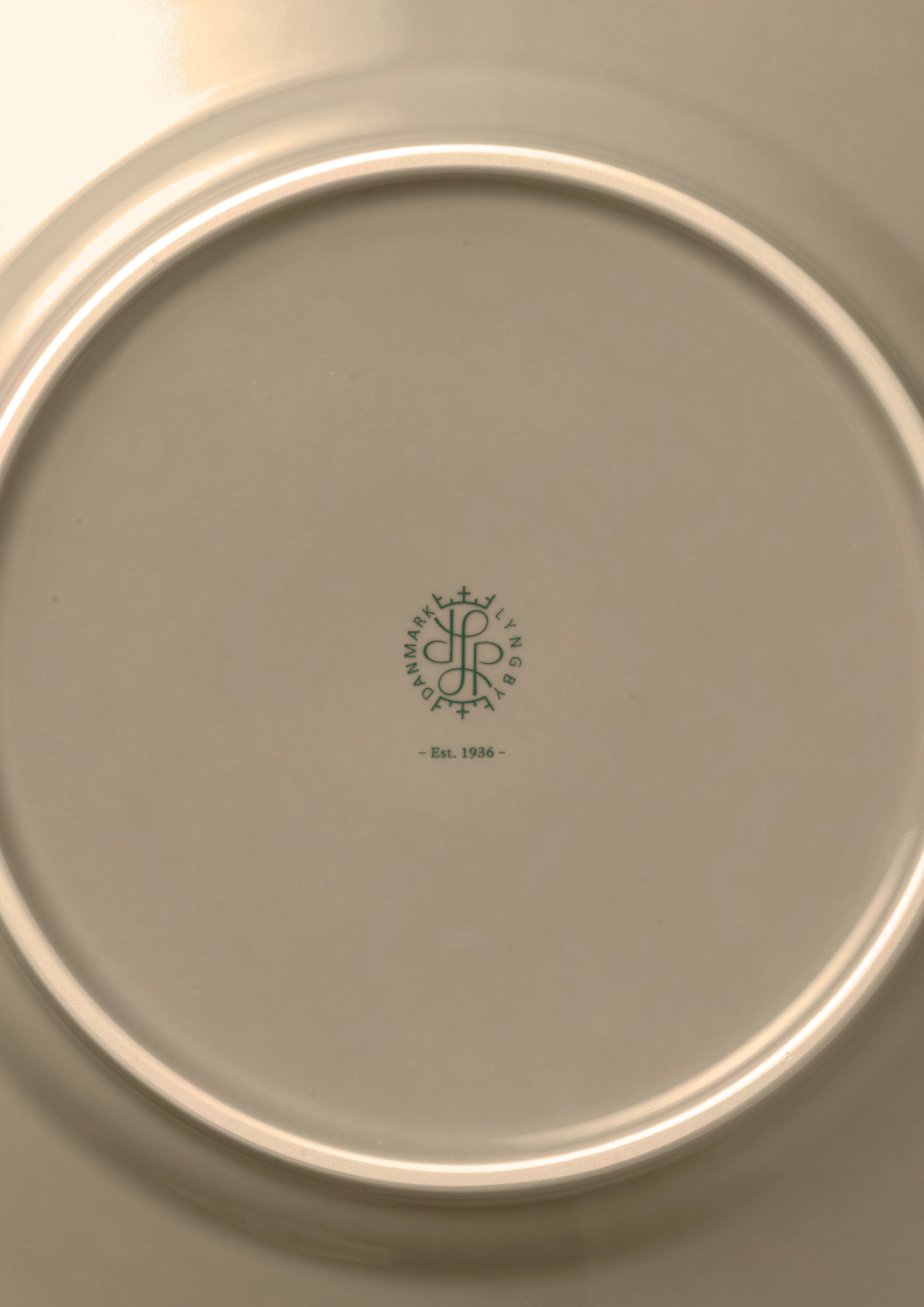 Lunchtallrik Ø23 cm från Lyngby Porcelæn i färgen Clay, tillverkad av Keramik