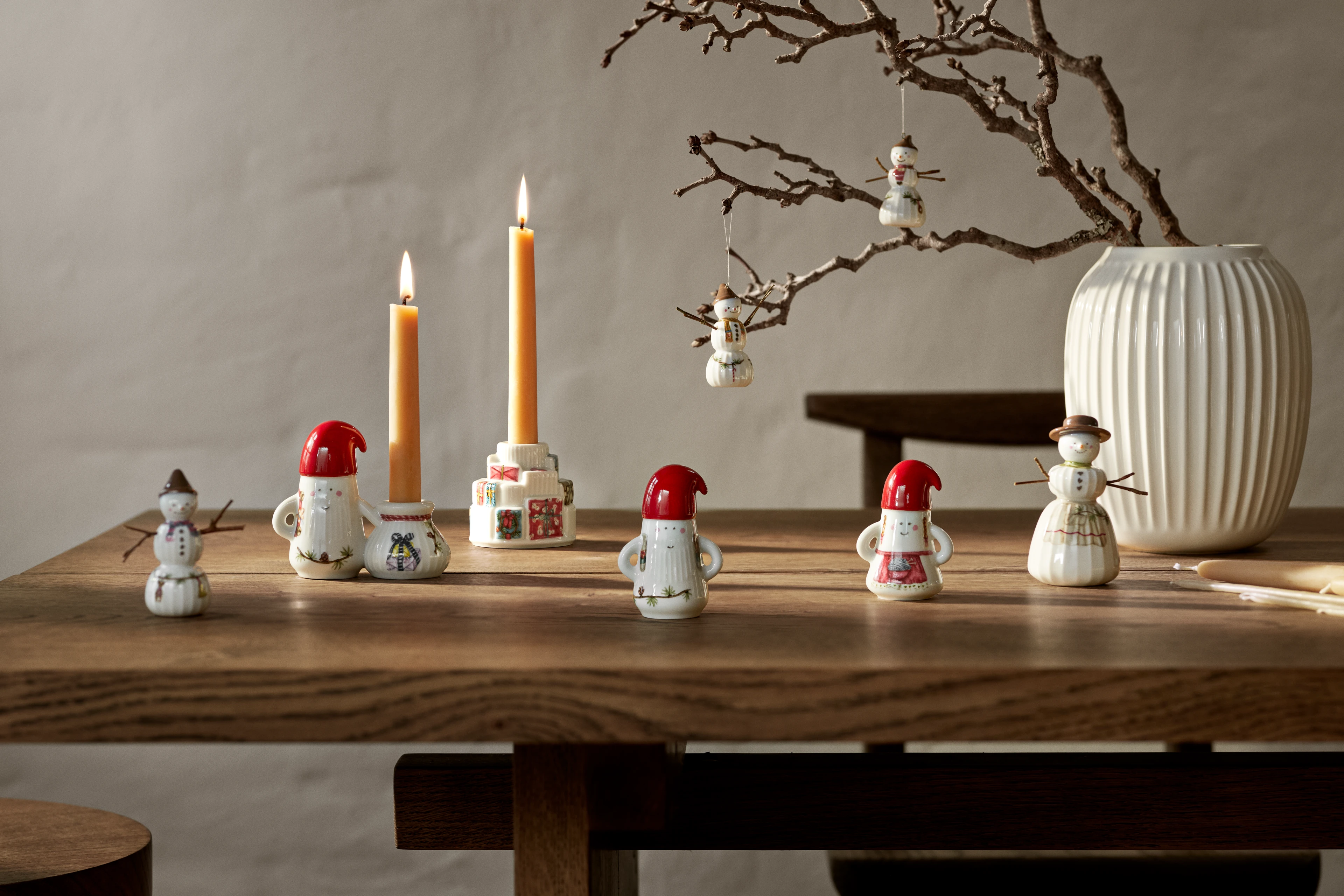 Weihnachtsfrau Ø6 cm von Kähler in der Farbe Weiss mit Dekoration, hergestellt aus Keramik