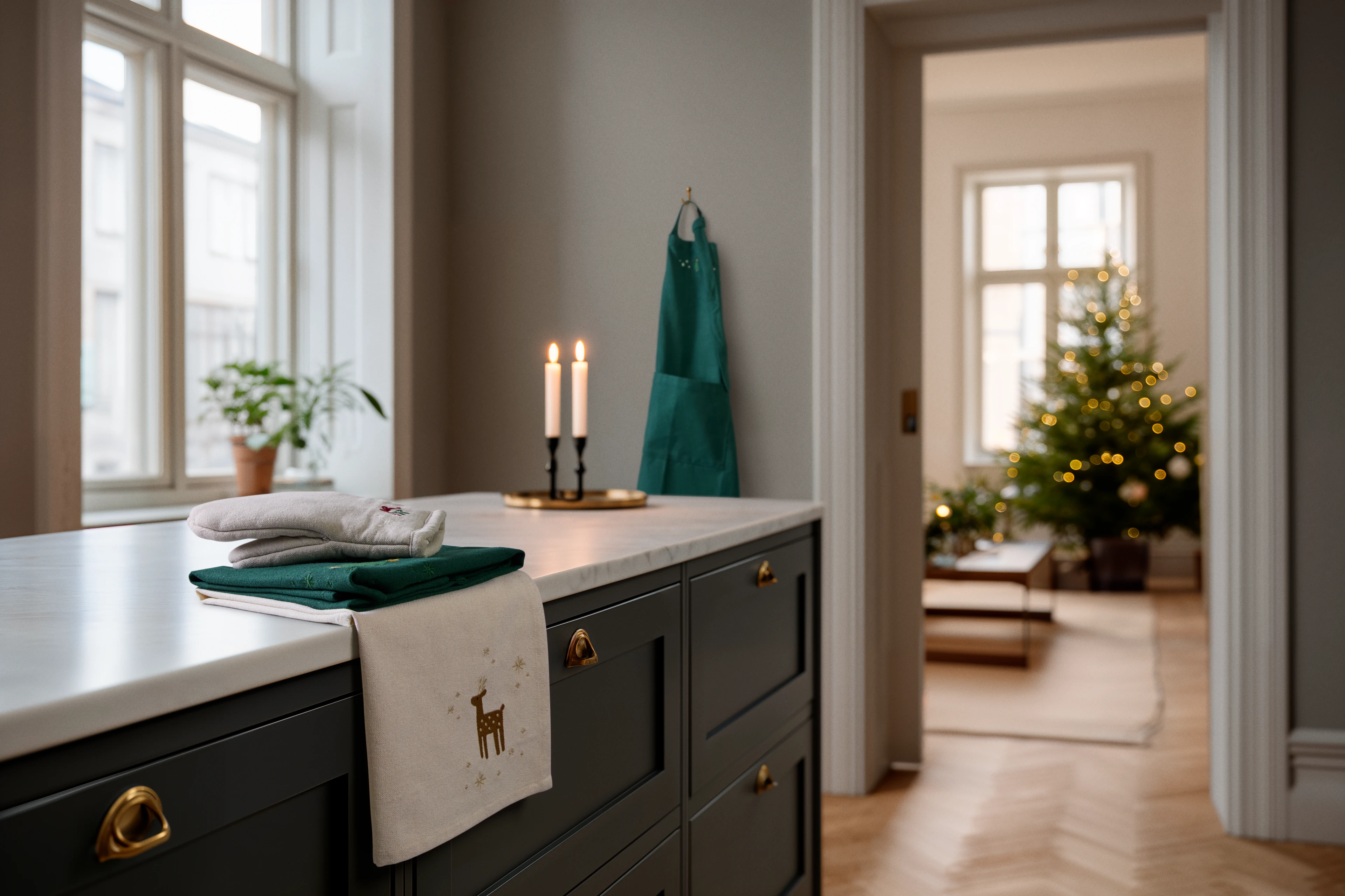 Ovnhandske fra JUNA i farven Sand, lavet af Bomuldsblanding